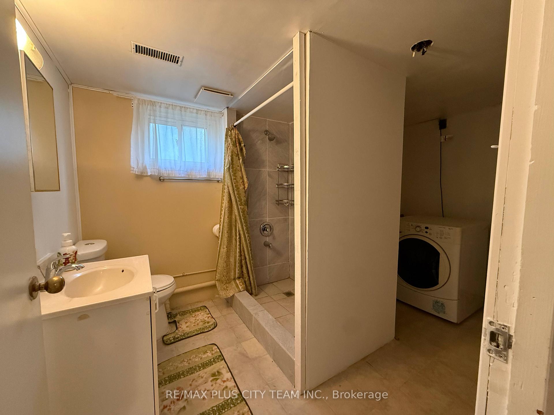 Photo 25 of 33 Windsor Drive, Ajax, Central West — HOMEH