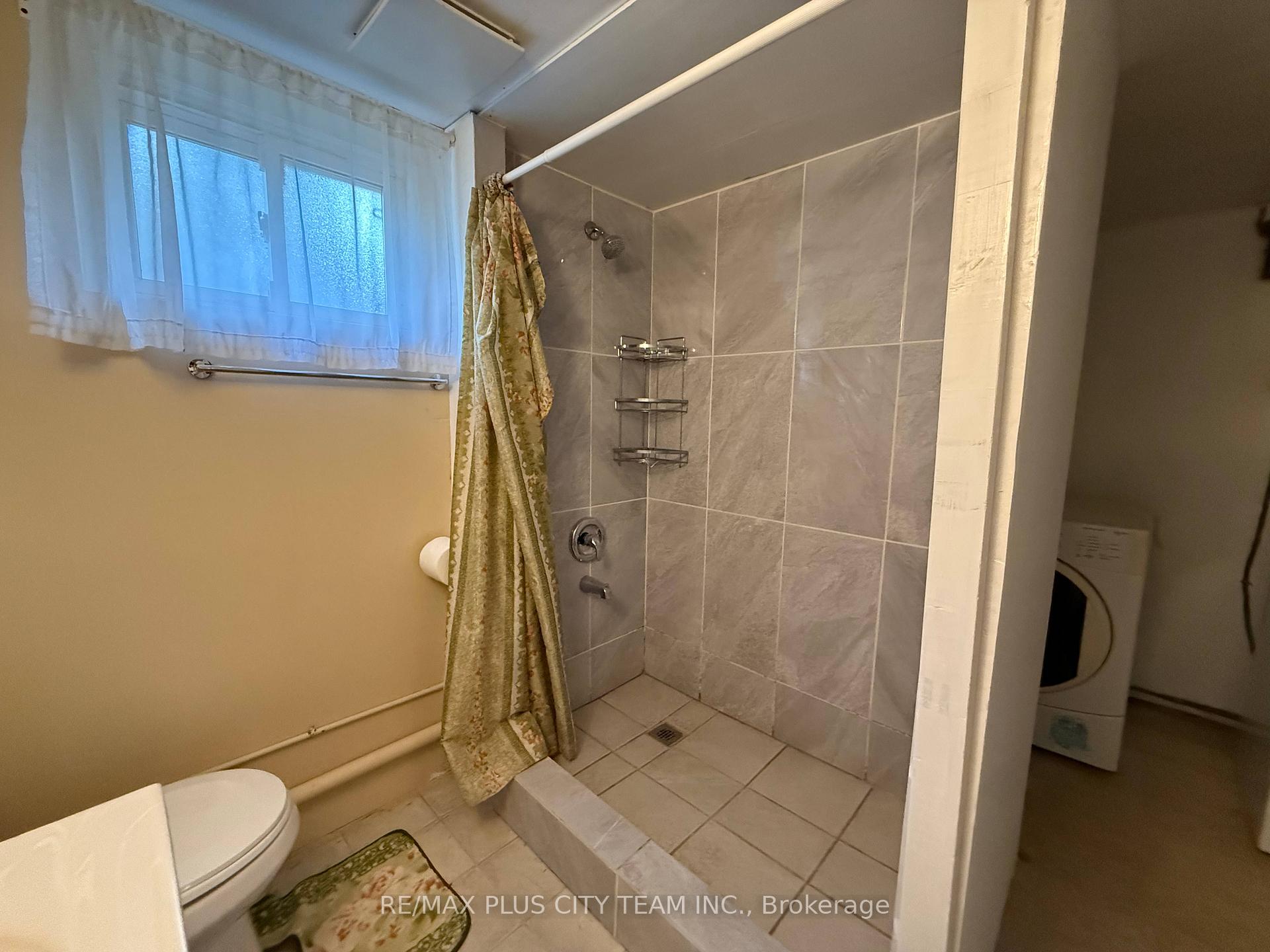 Photo 27 of 33 Windsor Drive, Ajax, Central West — HOMEH