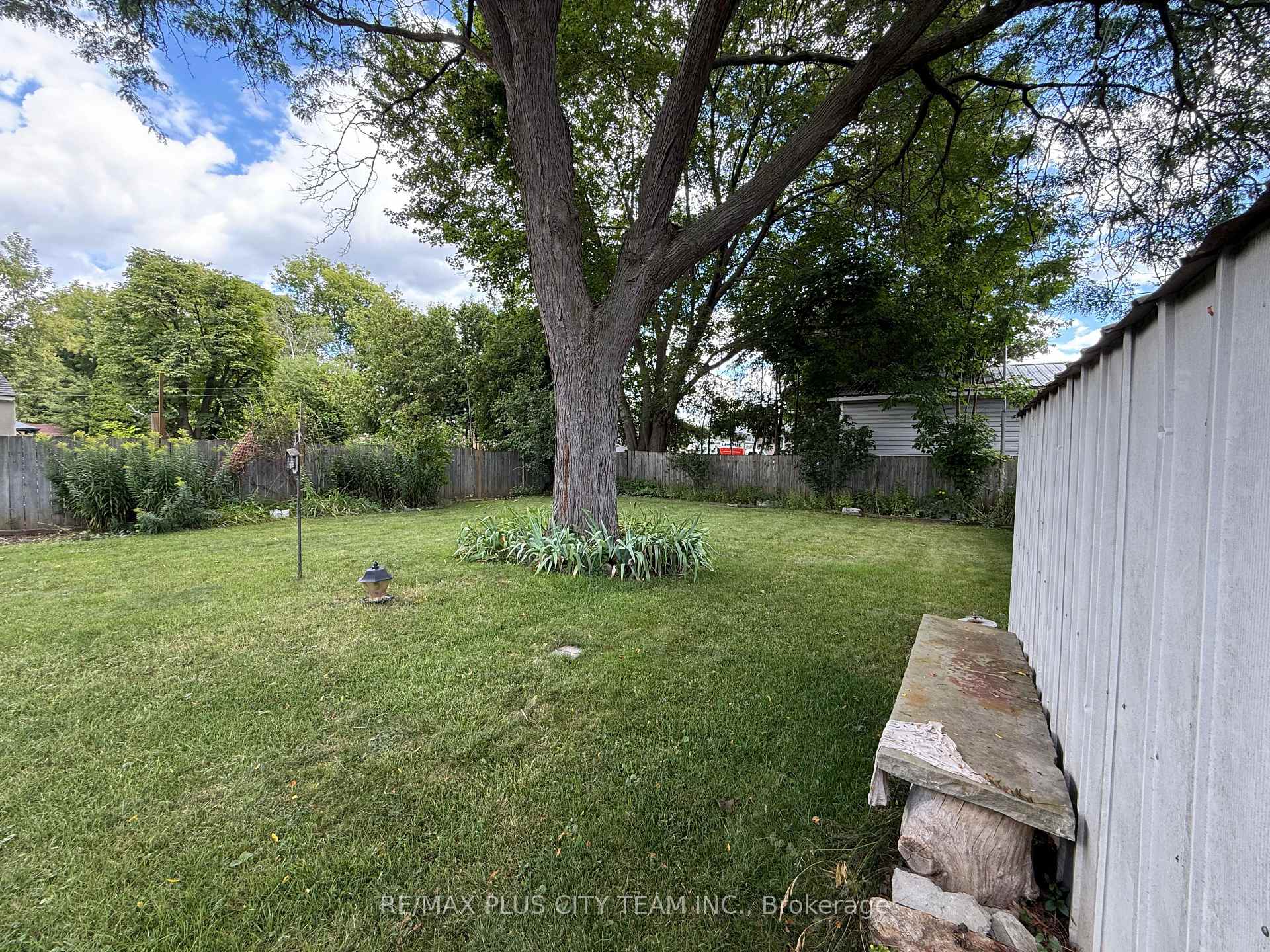 Photo 32 of 33 Windsor Drive, Ajax, Central West — HOMEH