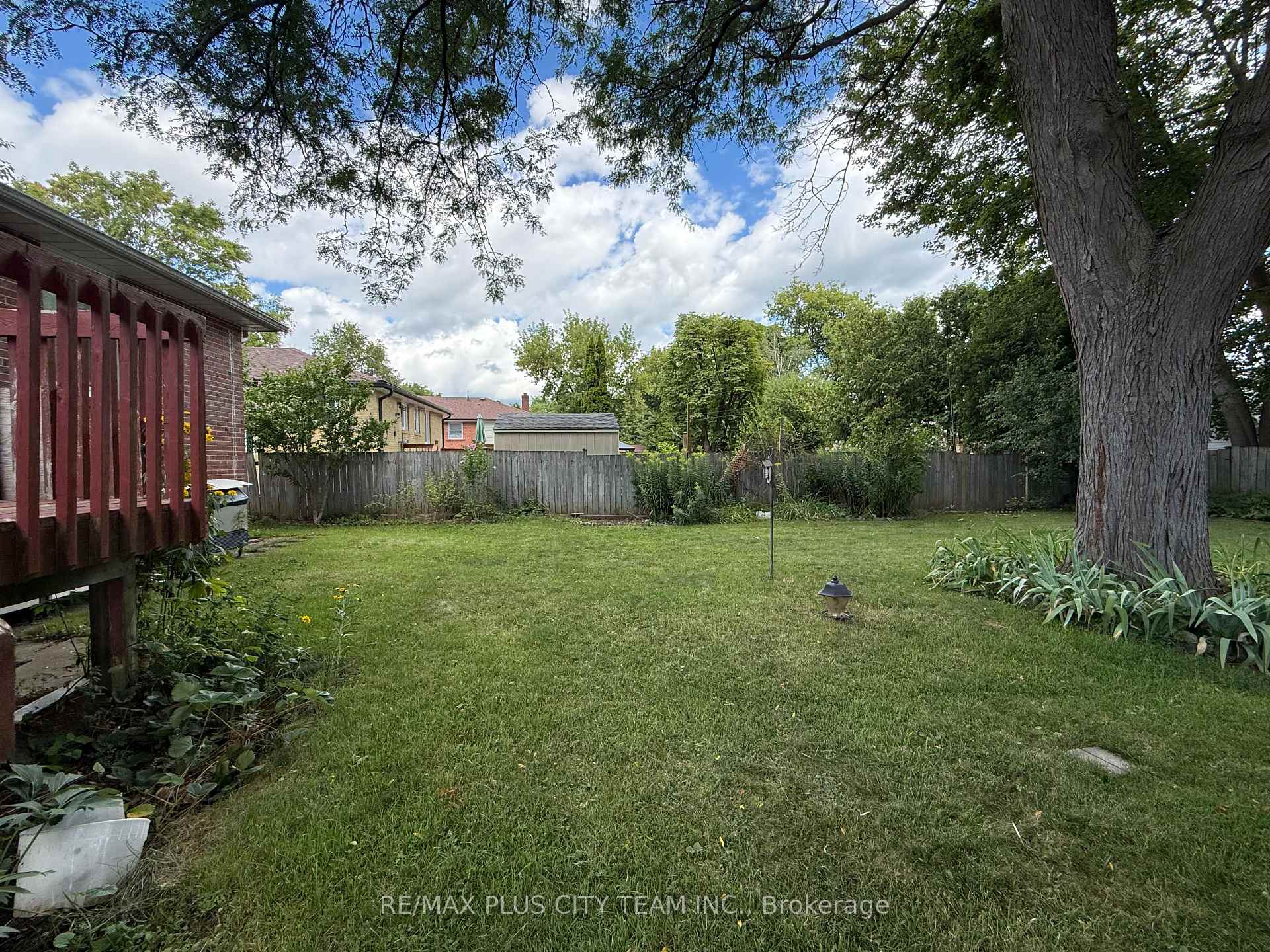Photo 34 of 33 Windsor Drive, Ajax, Central West — HOMEH