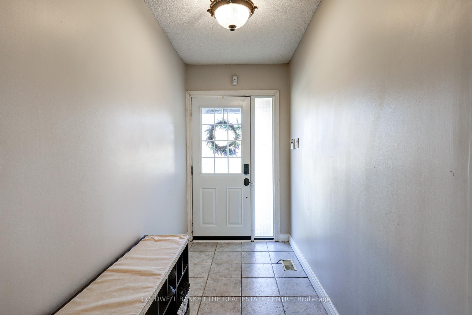 Photo 5 of 526 Gardenview Square, Pickering, Amberlea — HOMEH