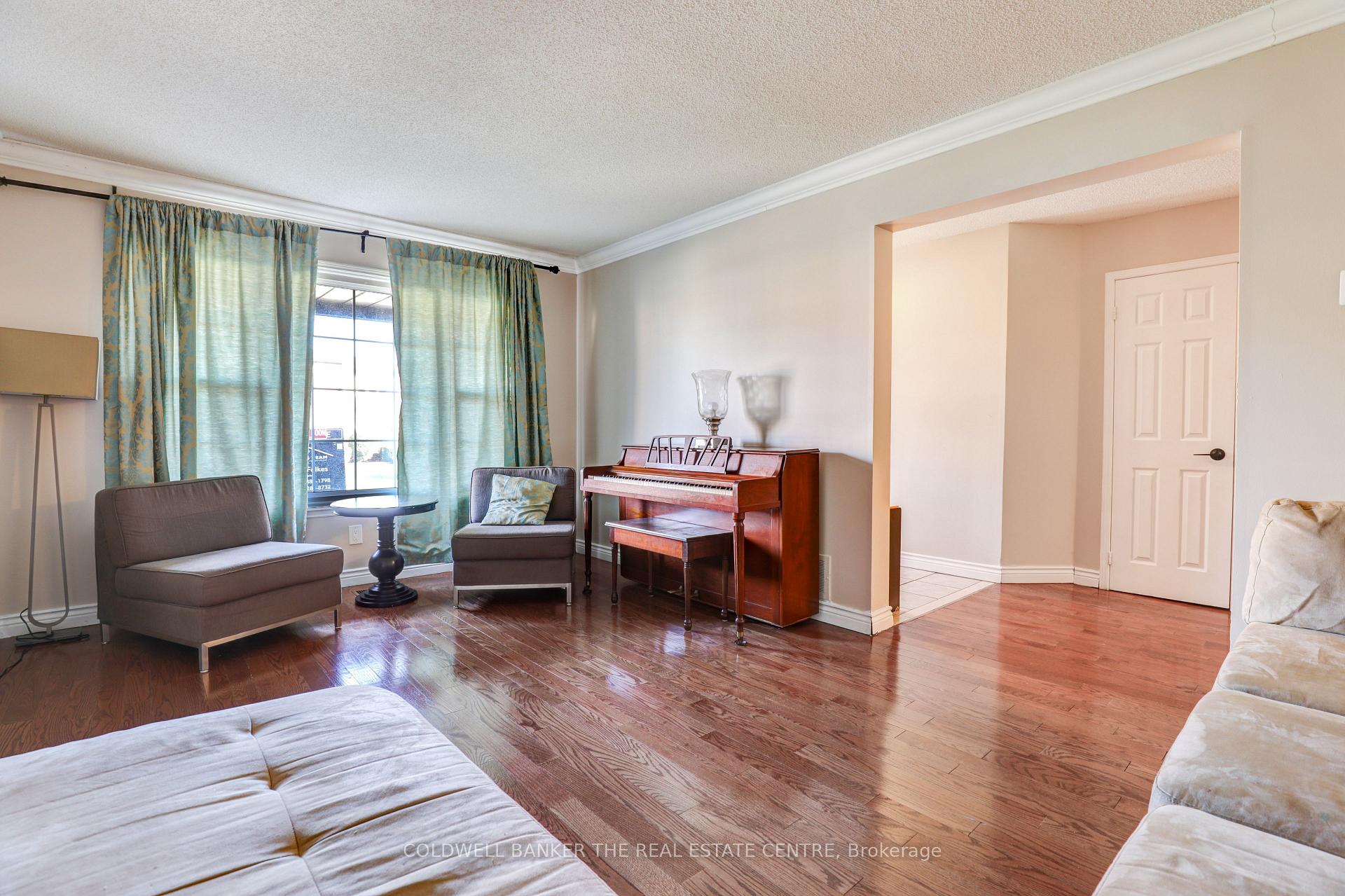 Photo 7 of 526 Gardenview Square, Pickering, Amberlea — HOMEH