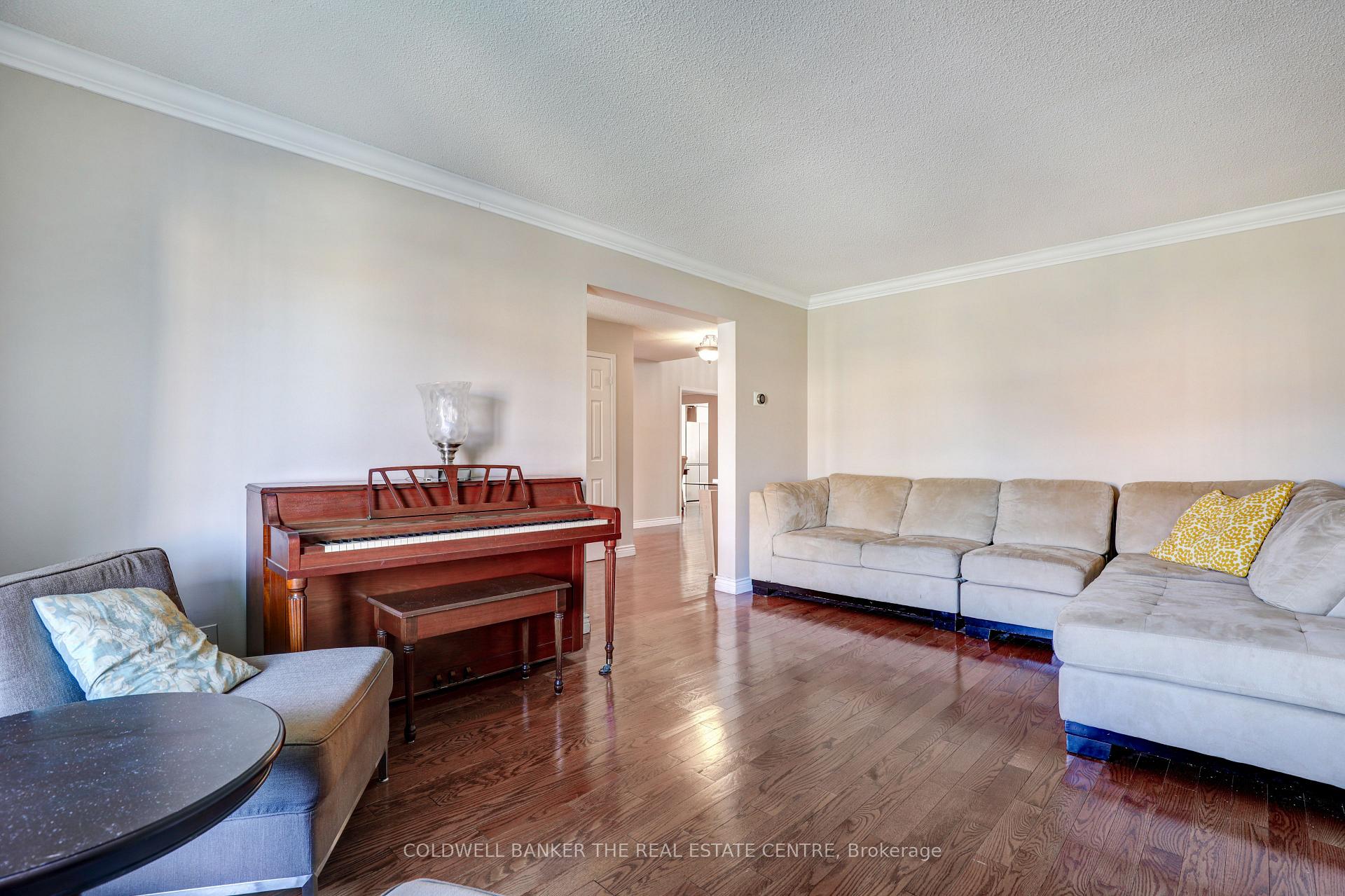 Photo 8 of 526 Gardenview Square, Pickering, Amberlea — HOMEH