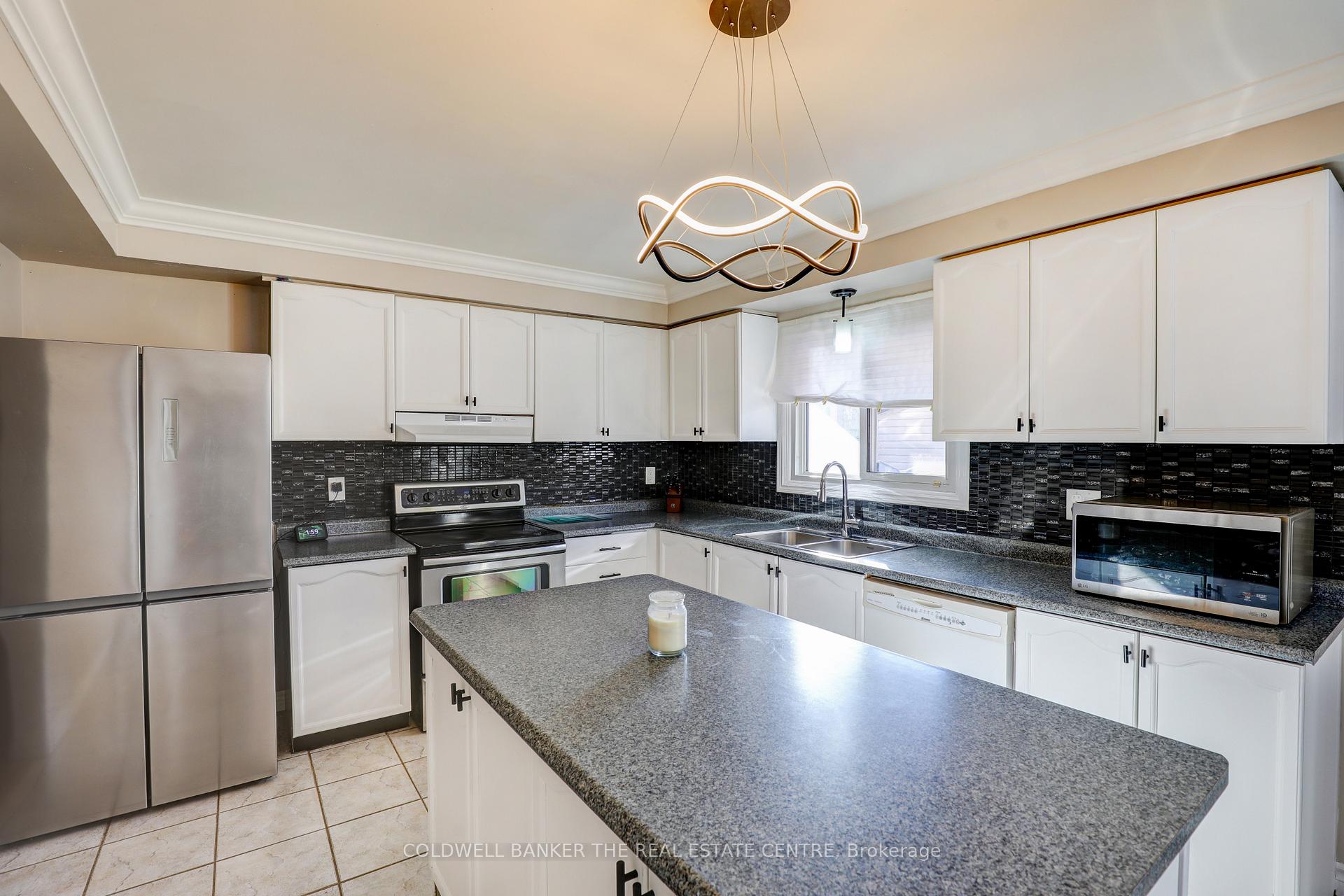 Photo 13 of 526 Gardenview Square, Pickering, Amberlea — HOMEH