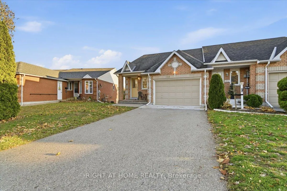 Photo 2 of 1349 Eagle Crescent, Peterborough, Monaghan Ward 2 — HOMEH