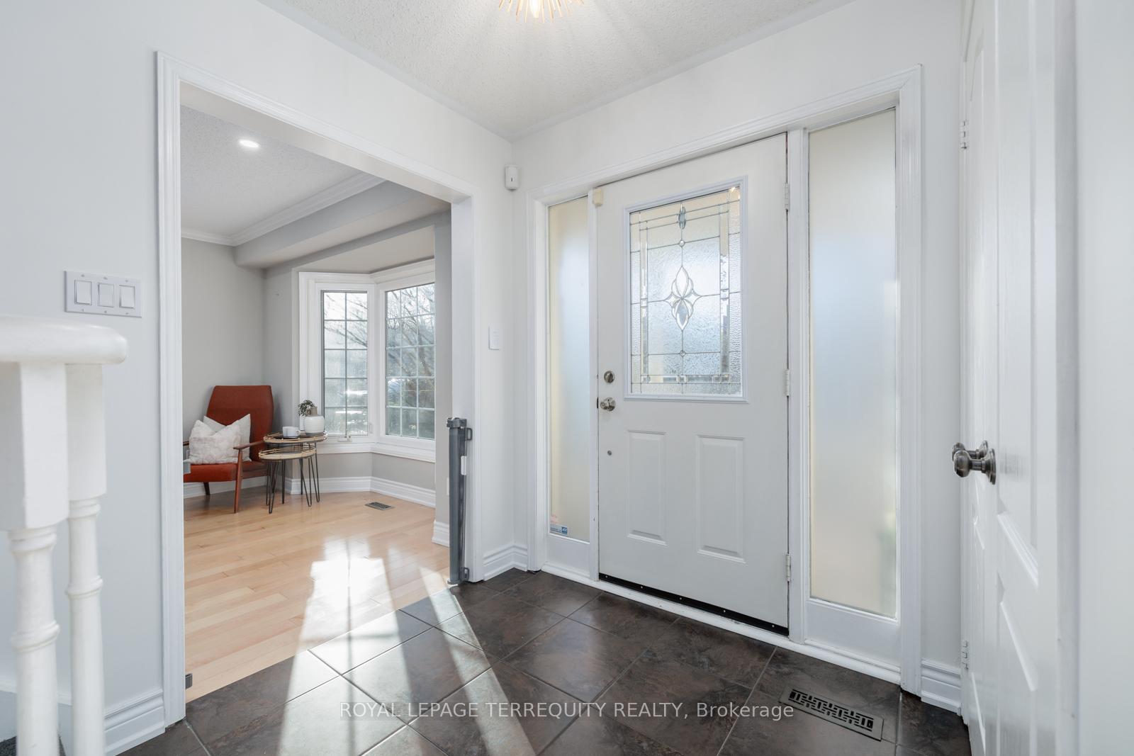Photo 4 of 19 Moonstone Drive, Whitby, Lynde Creek — HOMEH