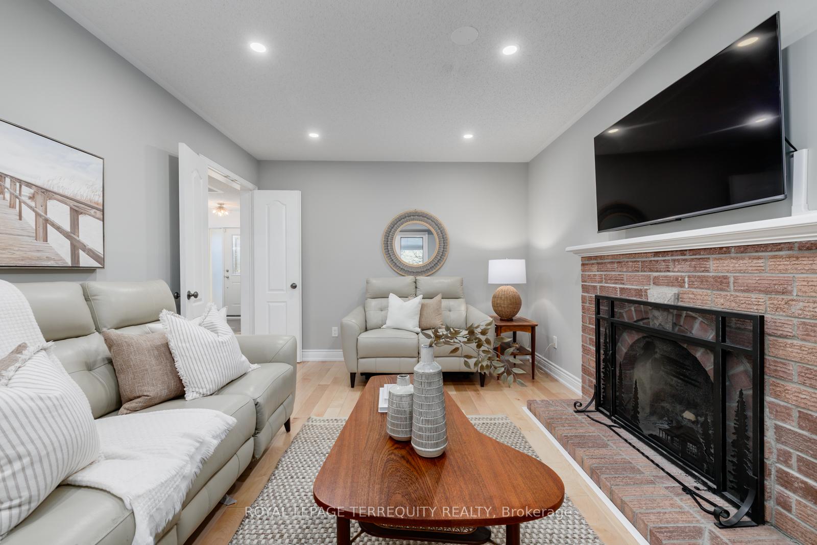 Photo 9 of 19 Moonstone Drive, Whitby, Lynde Creek — HOMEH