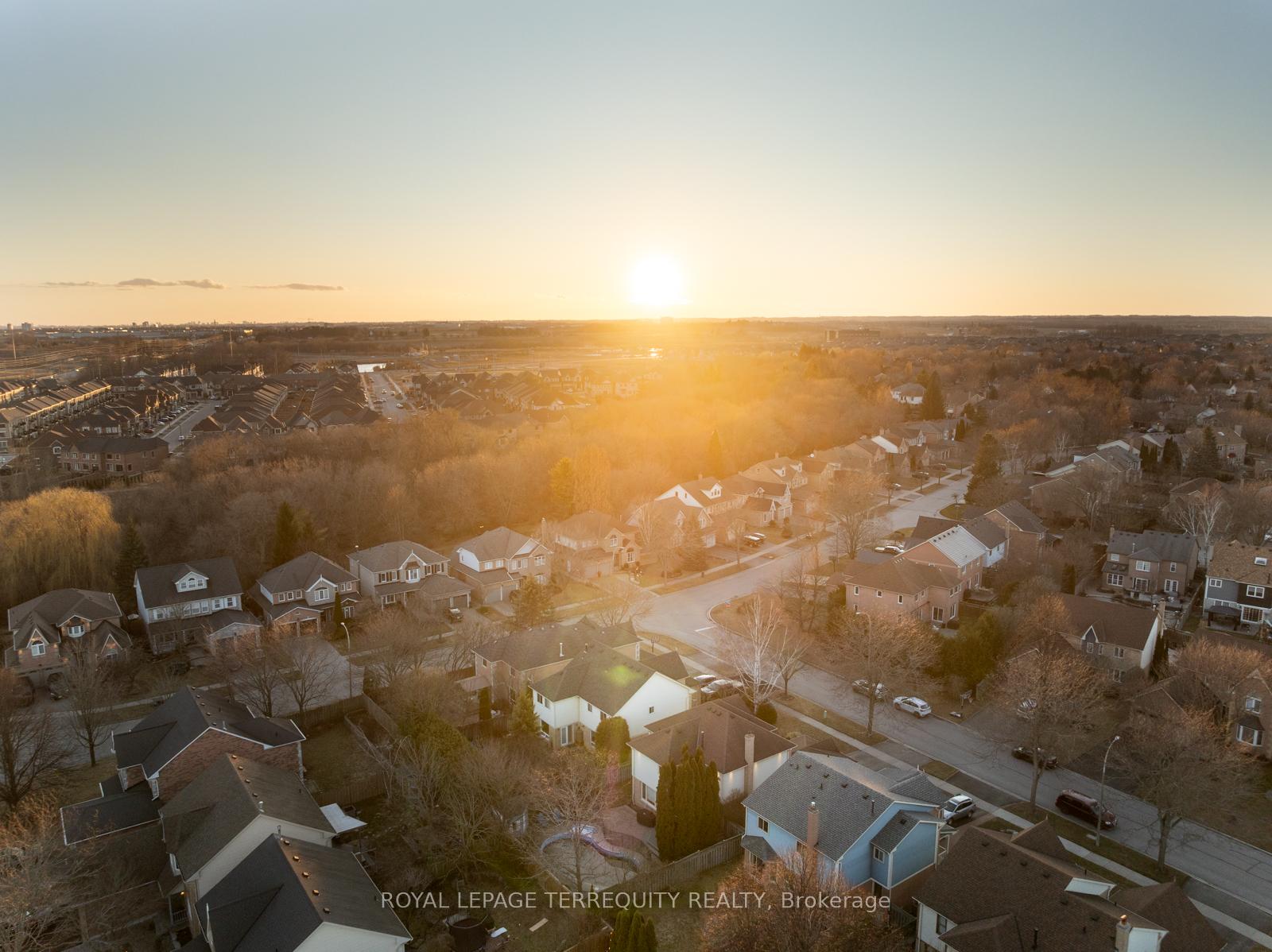 Photo 44 of 19 Moonstone Drive, Whitby, Lynde Creek — HOMEH