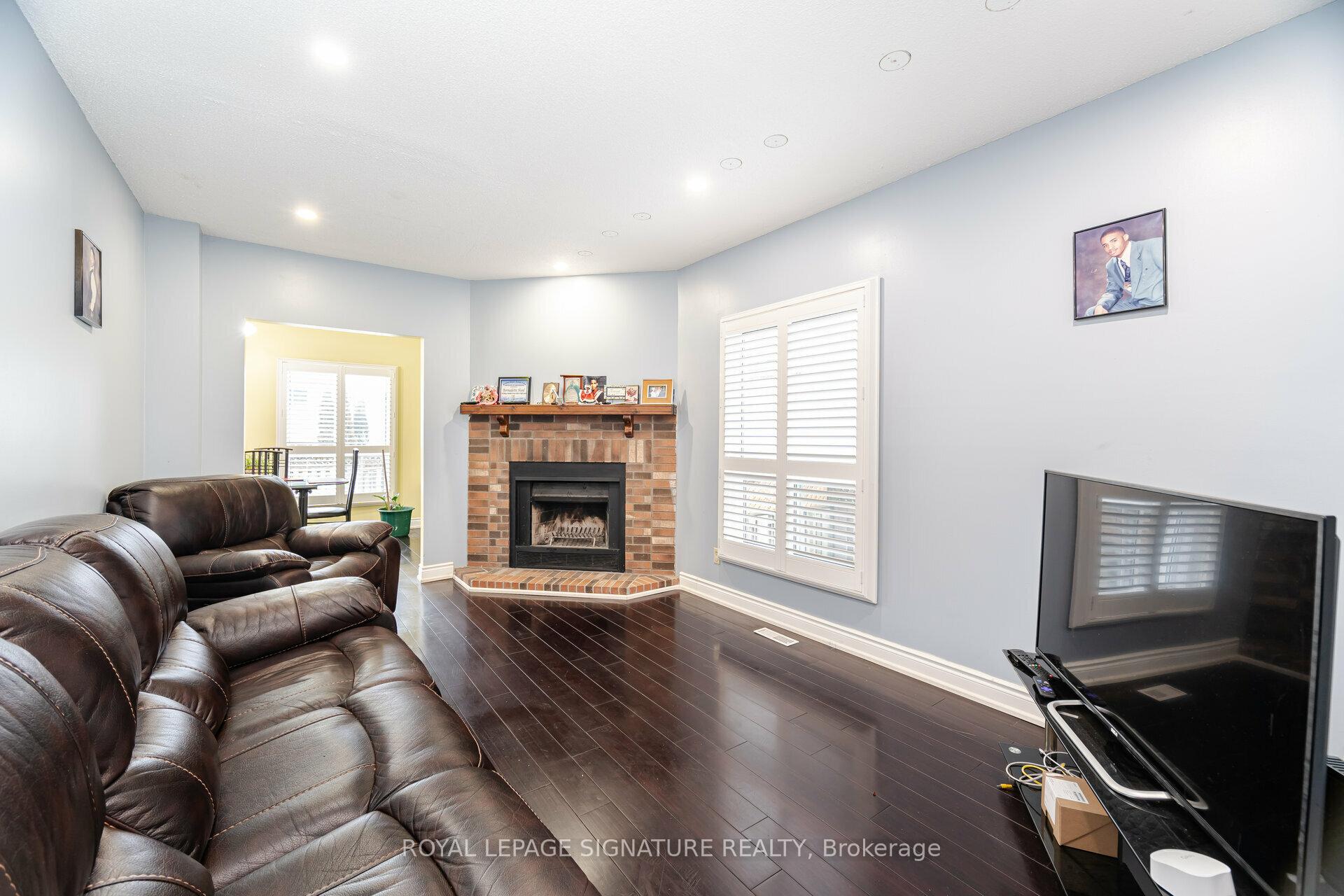 Photo 10 of 991 Rambleberry Avenue, Pickering, Liverpool — HOMEH