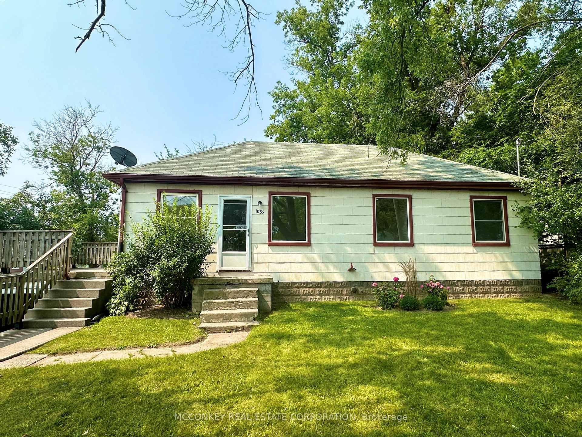 Photo 2 of 1033 Western Avenue, Peterborough, Otonabee Ward 1 — HOMEH