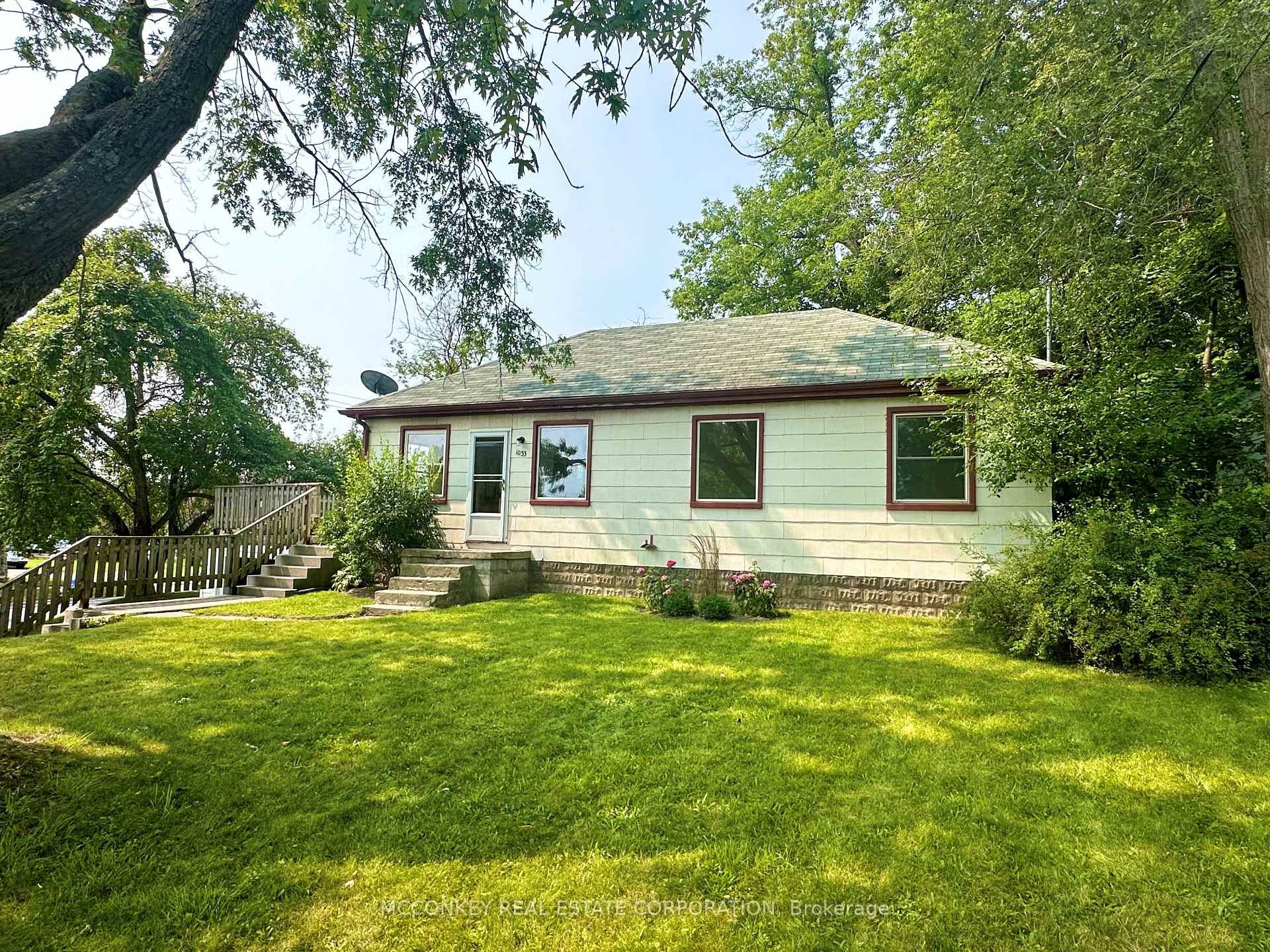 Photo 3 of 1033 Western Avenue, Peterborough, Otonabee Ward 1 — HOMEH