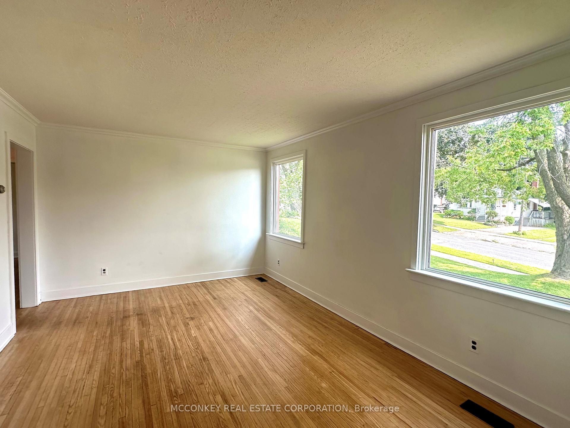 Photo 11 of 1033 Western Avenue, Peterborough, Otonabee Ward 1 — HOMEH