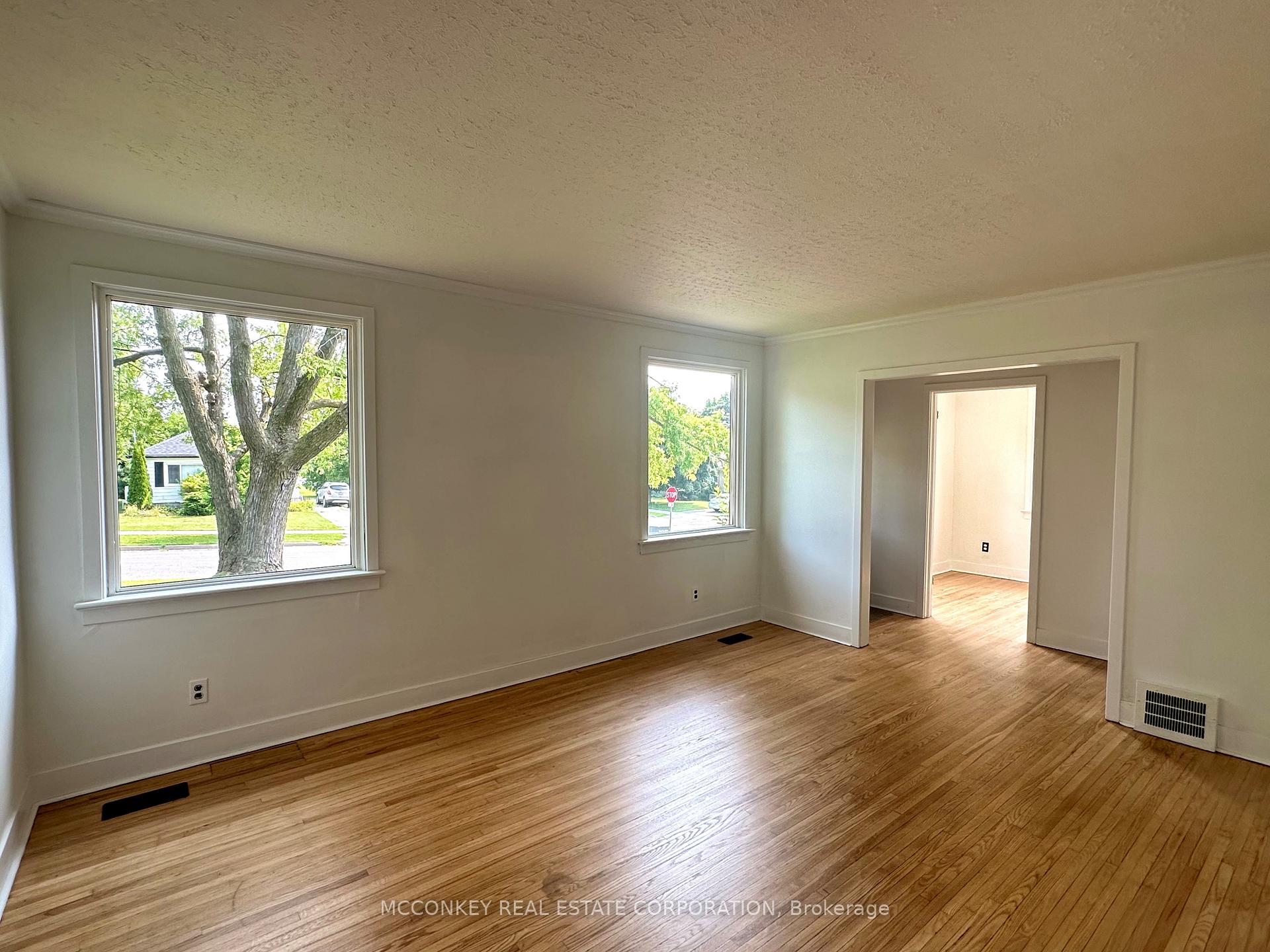Photo 15 of 1033 Western Avenue, Peterborough, Otonabee Ward 1 — HOMEH
