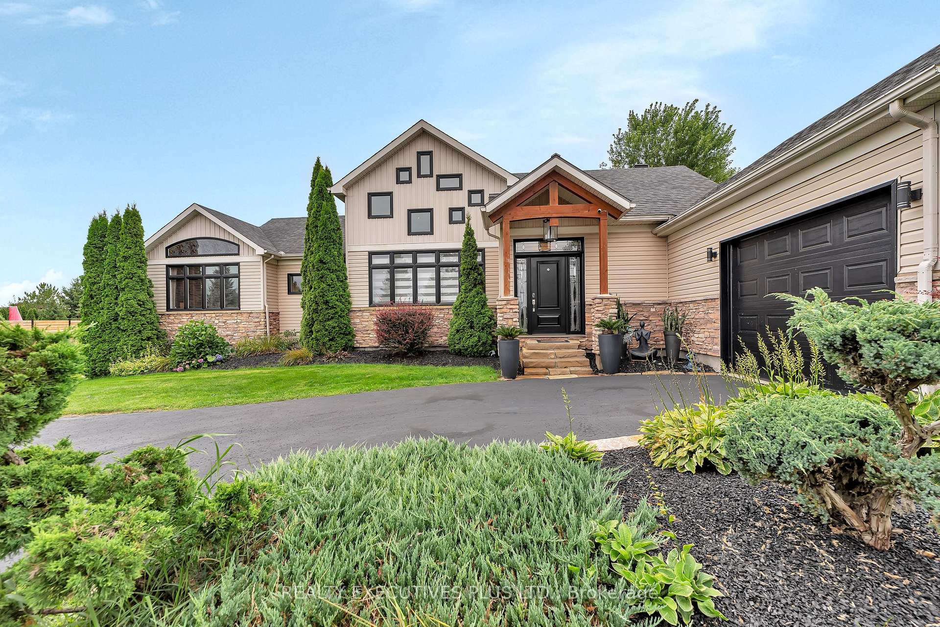 Photo 3 of 1198 Fieldown Street, Ottawa, Cumberland Ridge — HOMEH