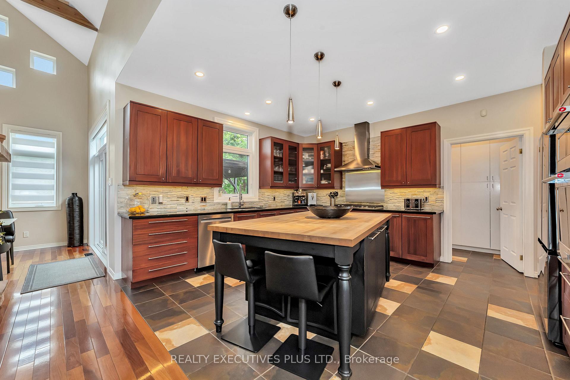 Photo 8 of 1198 Fieldown Street, Ottawa, Cumberland Ridge — HOMEH