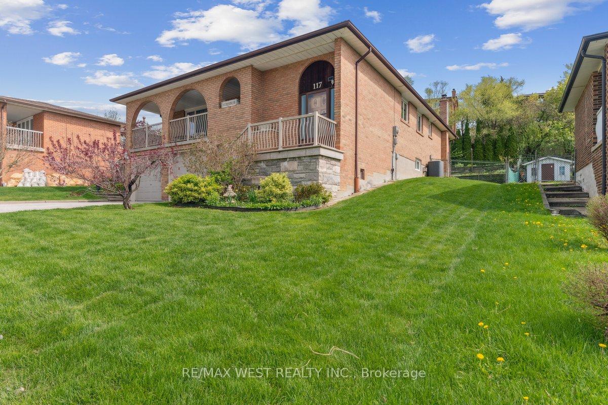 Photo 2 of 117 Willis Road, Vaughan, East Woodbridge — HOMEH