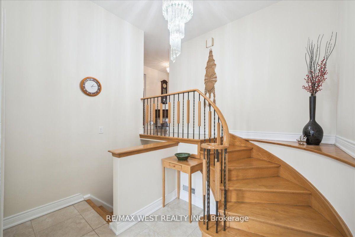 Photo 3 of 117 Willis Road, Vaughan, East Woodbridge — HOMEH
