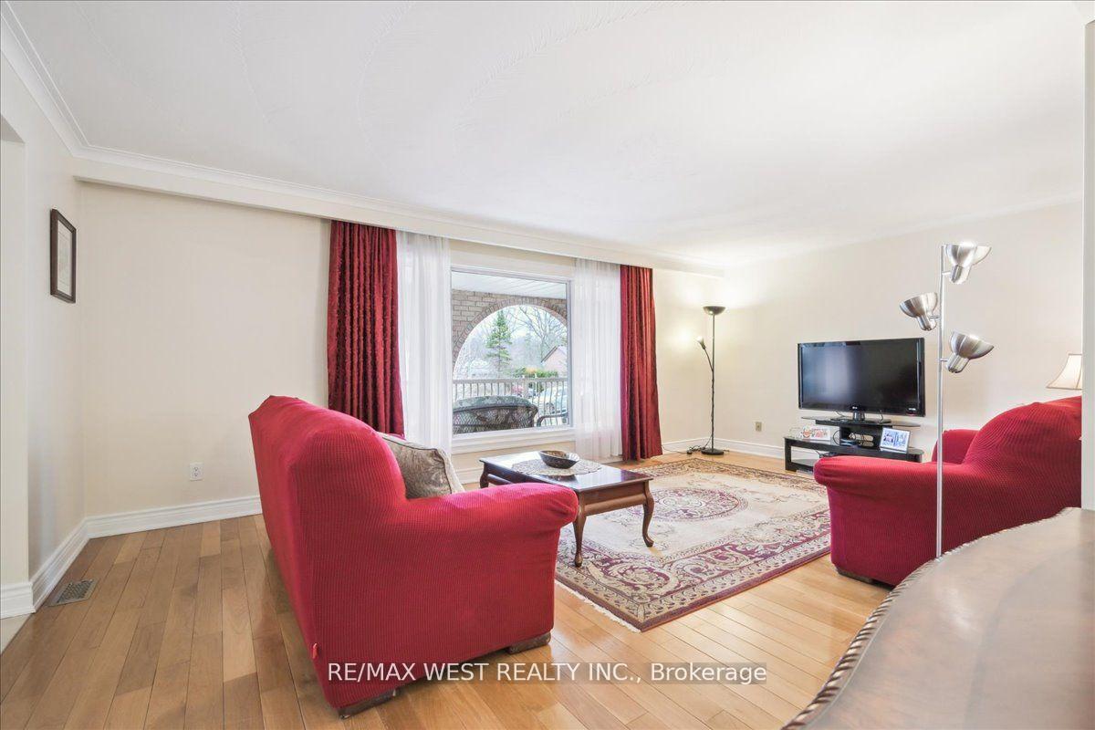 Photo 5 of 117 Willis Road, Vaughan, East Woodbridge — HOMEH
