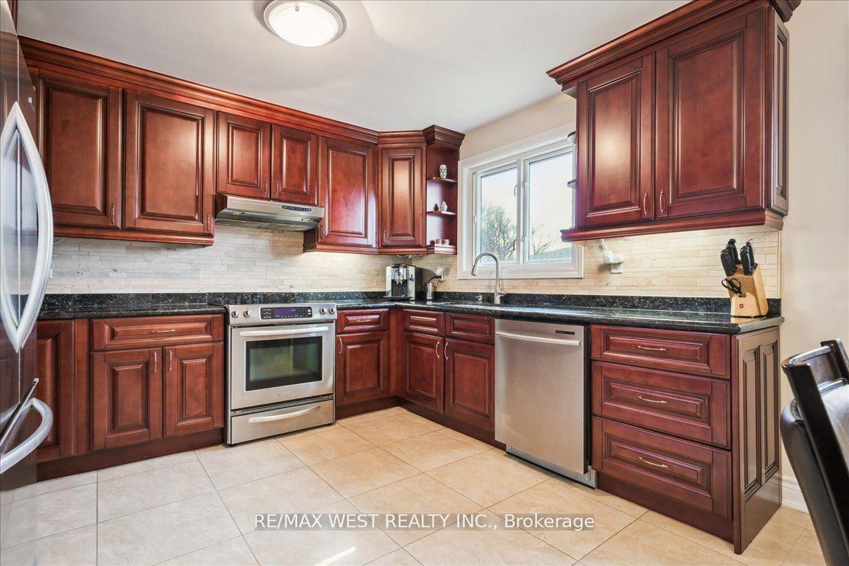Photo 9 of 117 Willis Road, Vaughan, East Woodbridge — HOMEH