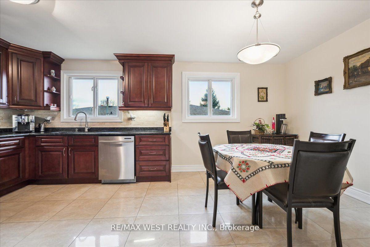 Photo 10 of 117 Willis Road, Vaughan, East Woodbridge — HOMEH