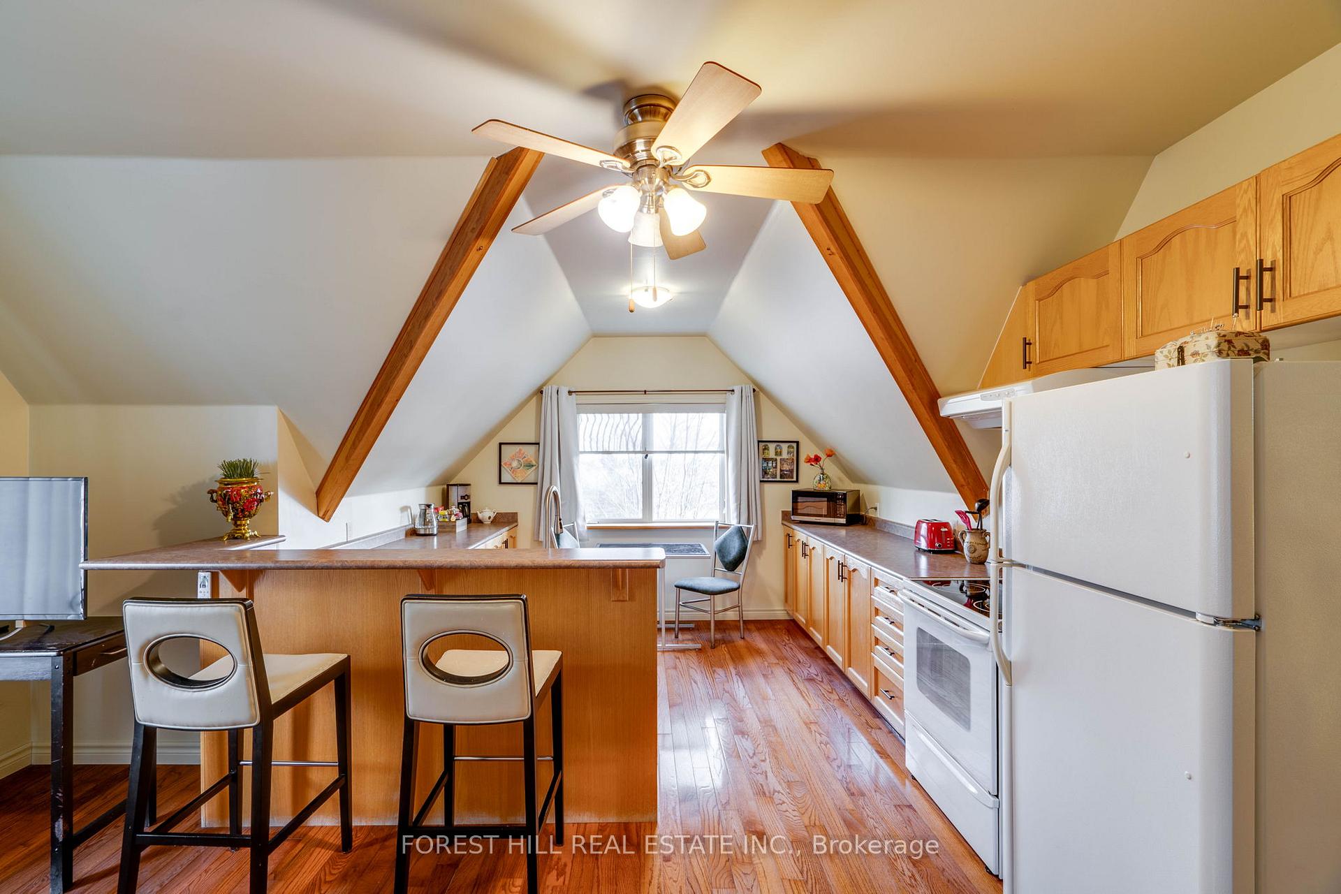 Photo 6 of Unit Upper, 160 Kootenay Ridge, Vaughan, Rural Vaughan — HOMEH