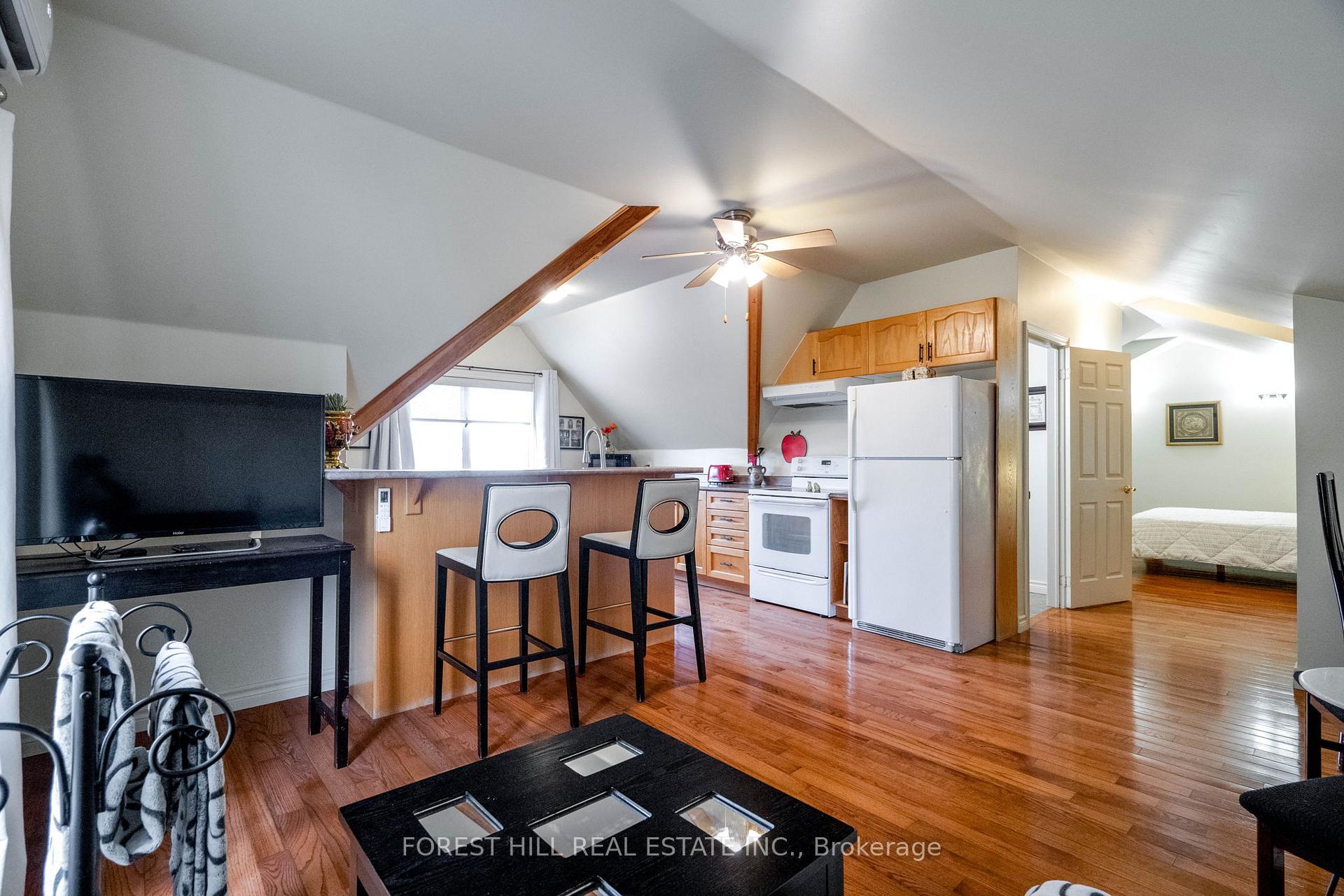 Photo 10 of Unit Upper, 160 Kootenay Ridge, Vaughan, Rural Vaughan — HOMEH