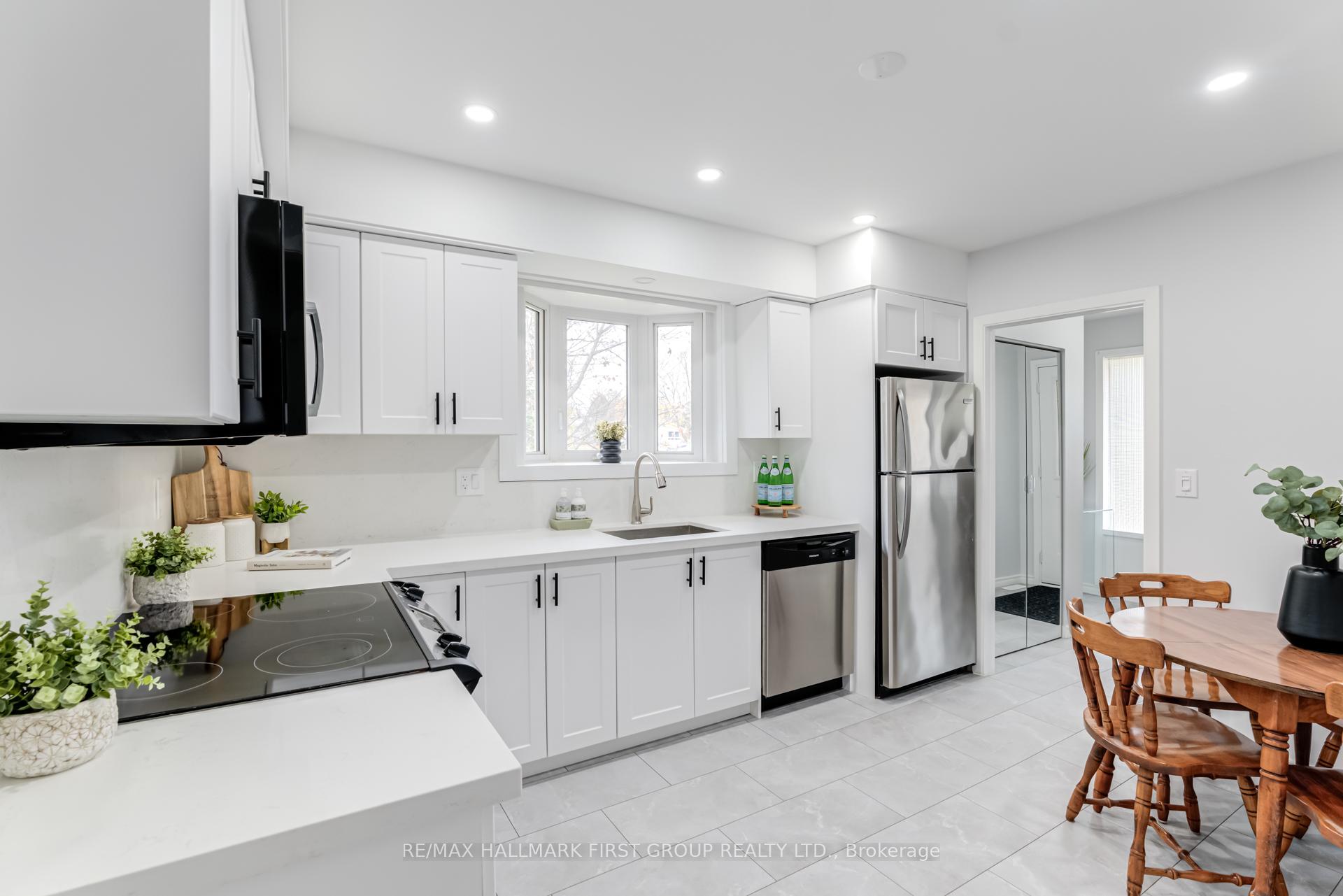Photo 4 of 837 Hillcrest Road, Pickering, West Shore — HOMEH