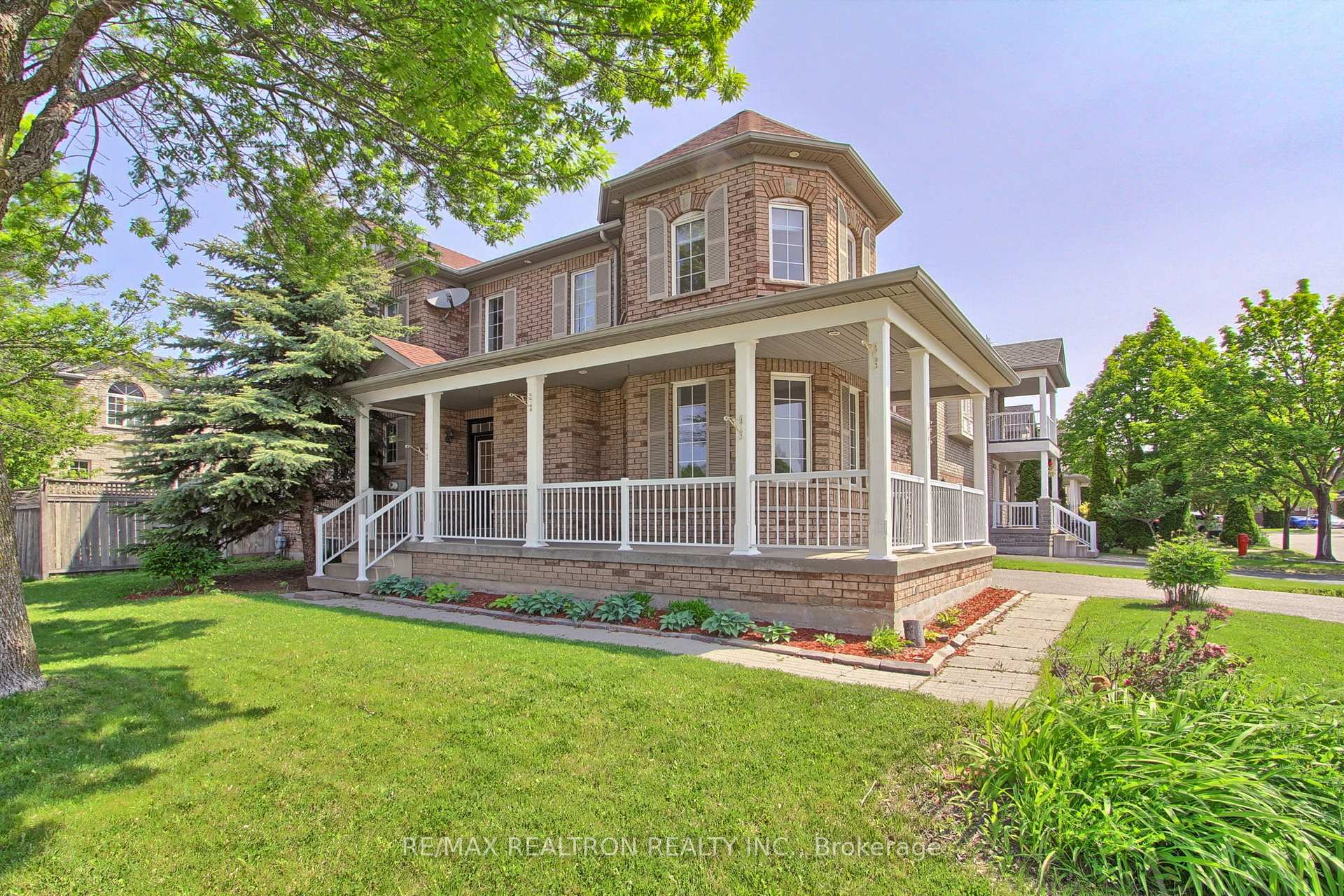 Photo 2 of 119 Watkins Glen Crescent, Aurora, Bayview Wellington — HOMEH