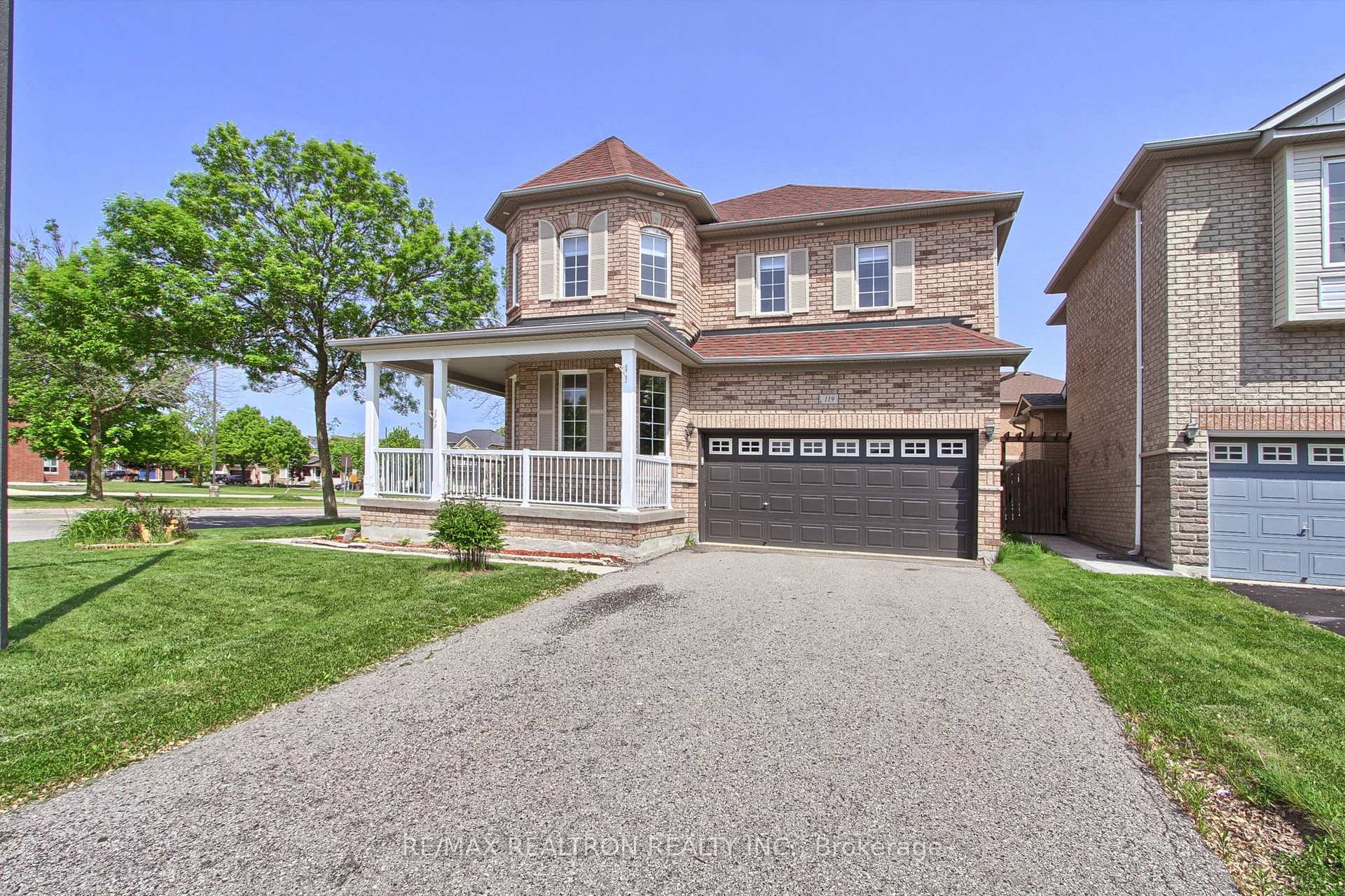 Photo 3 of 119 Watkins Glen Crescent, Aurora, Bayview Wellington — HOMEH