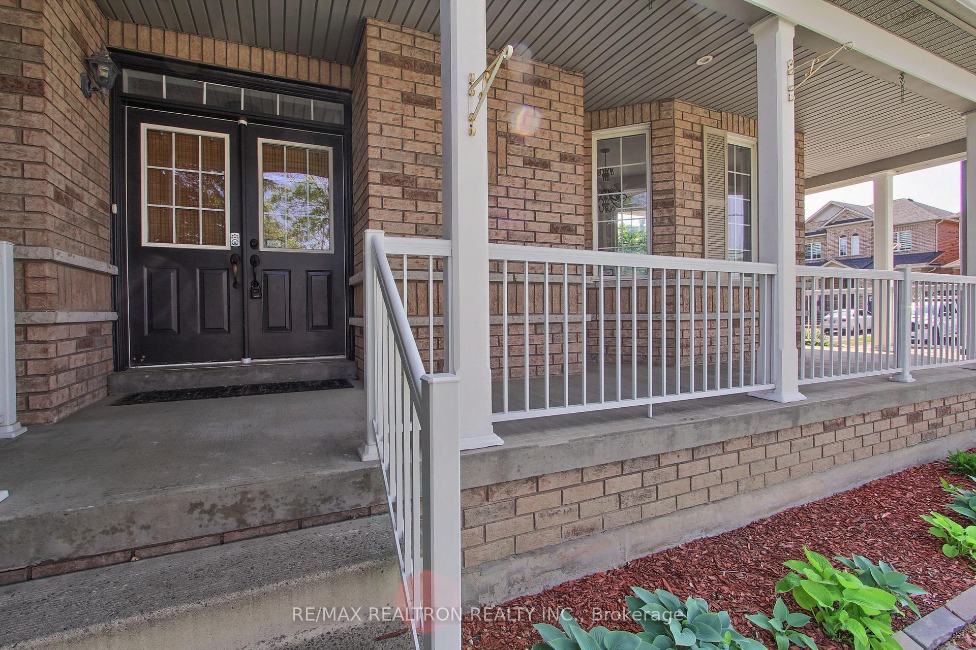 Photo 4 of 119 Watkins Glen Crescent, Aurora, Bayview Wellington — HOMEH