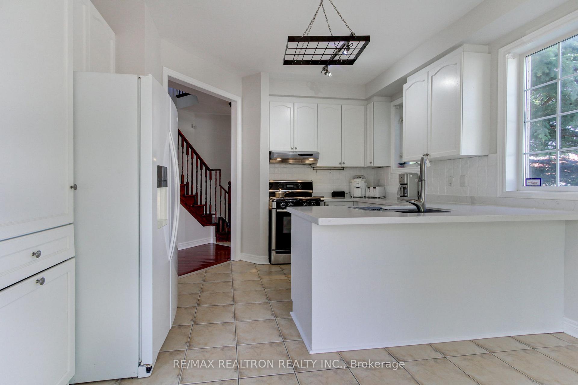 Photo 8 of 119 Watkins Glen Crescent, Aurora, Bayview Wellington — HOMEH