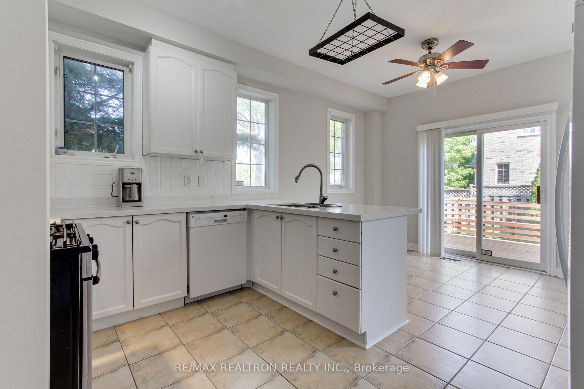 Photo 10 of 119 Watkins Glen Crescent, Aurora, Bayview Wellington — HOMEH