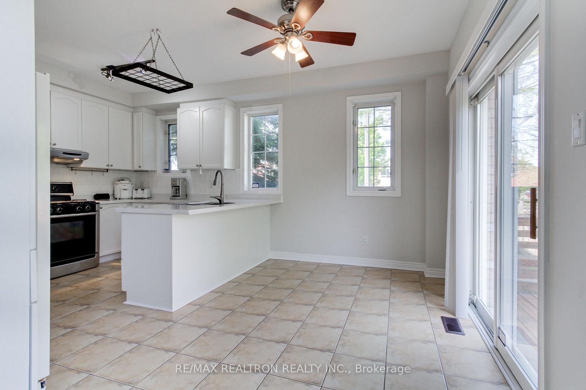 Photo 12 of 119 Watkins Glen Crescent, Aurora, Bayview Wellington — HOMEH