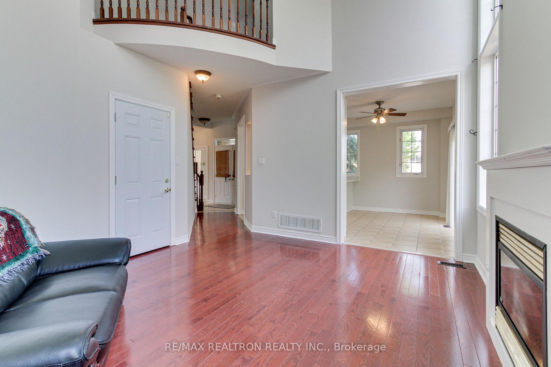 Photo 16 of 119 Watkins Glen Crescent, Aurora, Bayview Wellington — HOMEH