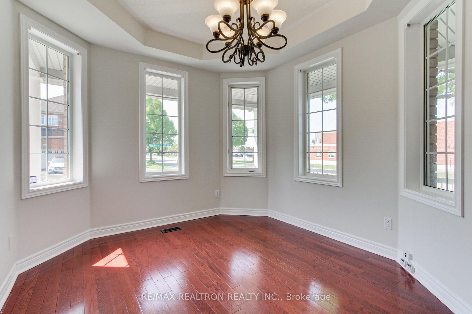 Photo 20 of 119 Watkins Glen Crescent, Aurora, Bayview Wellington — HOMEH