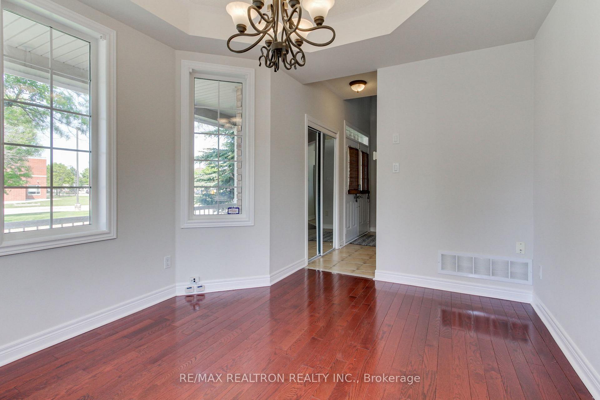 Photo 19 of 119 Watkins Glen Crescent, Aurora, Bayview Wellington — HOMEH