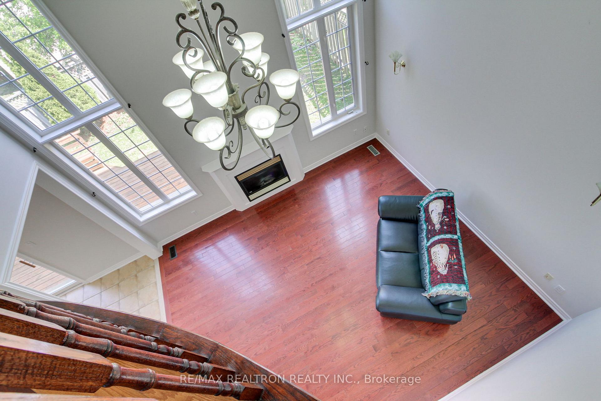 Photo 21 of 119 Watkins Glen Crescent, Aurora, Bayview Wellington — HOMEH