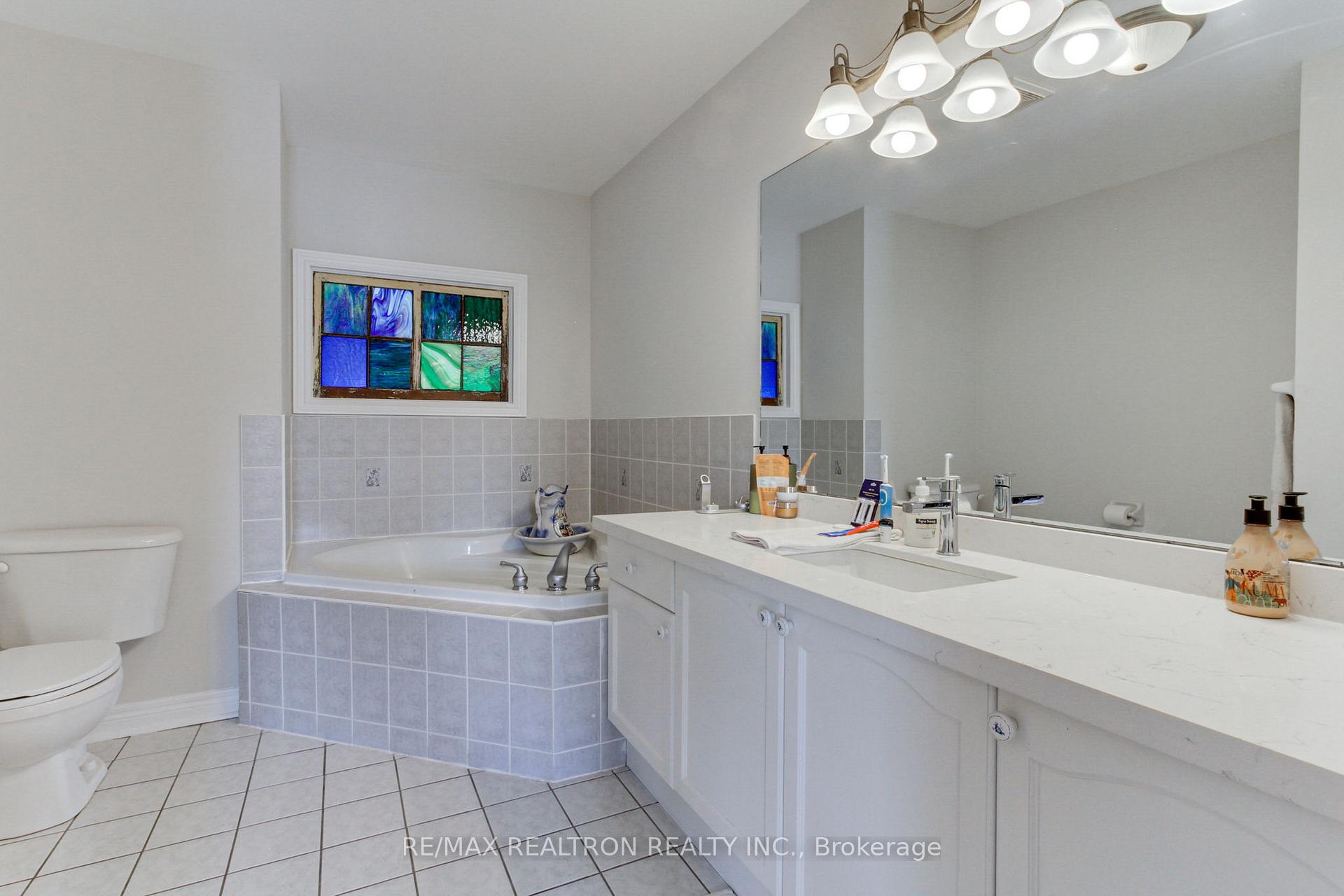 Photo 26 of 119 Watkins Glen Crescent, Aurora, Bayview Wellington — HOMEH