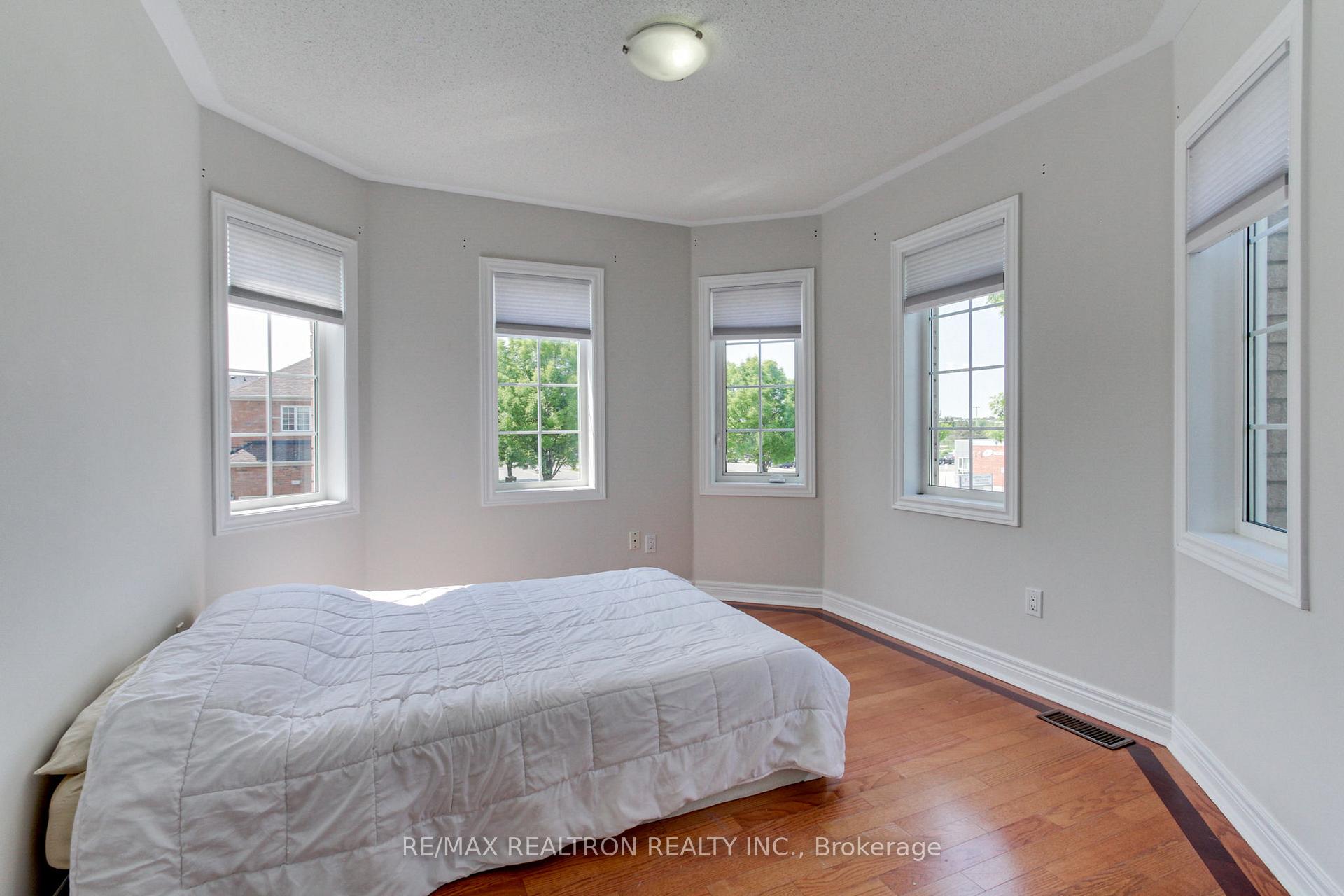 Photo 36 of 119 Watkins Glen Crescent, Aurora, Bayview Wellington — HOMEH