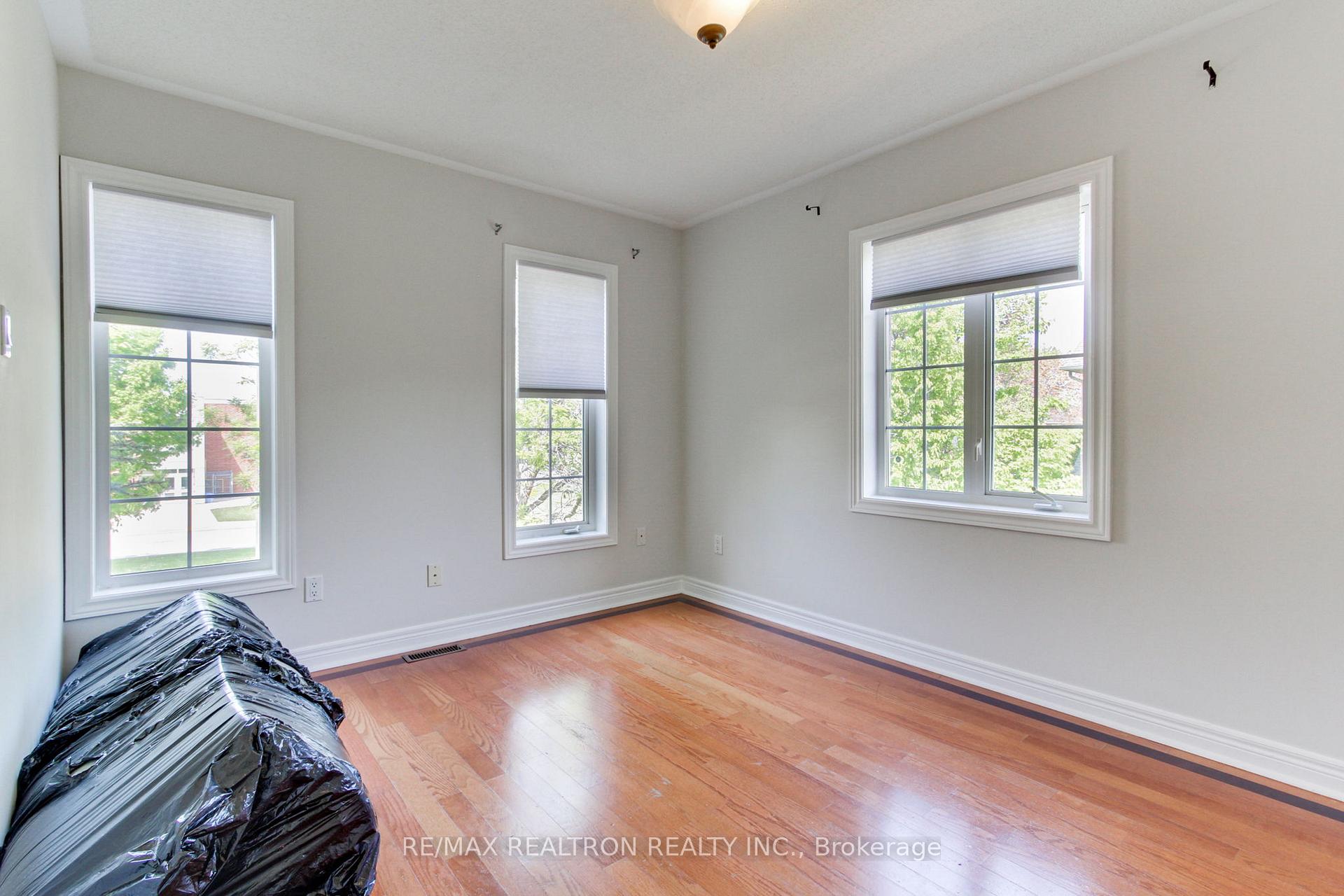 Photo 31 of 119 Watkins Glen Crescent, Aurora, Bayview Wellington — HOMEH