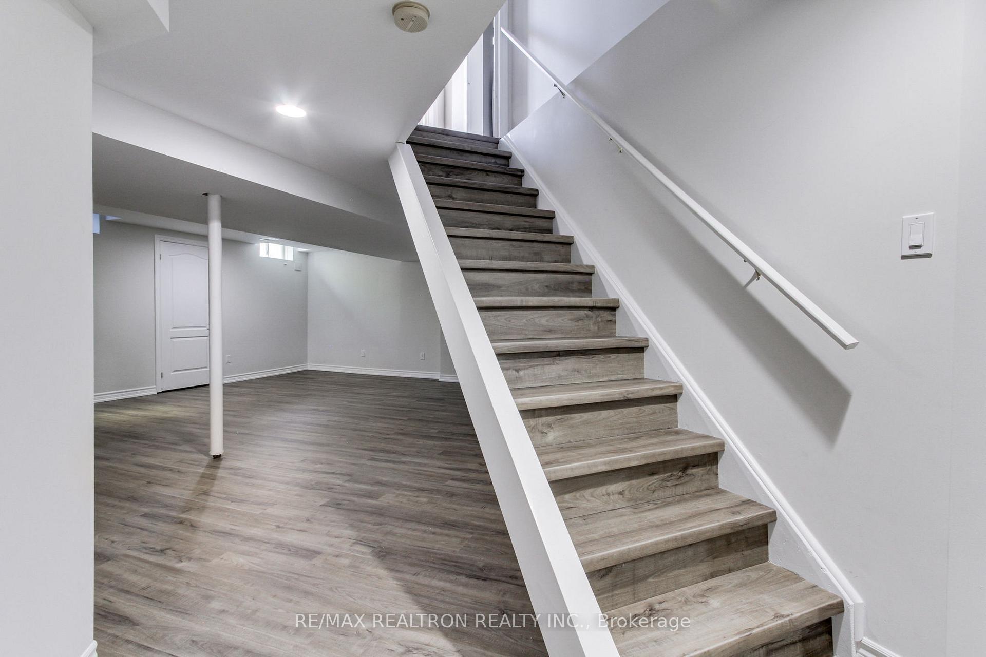 Photo 33 of 119 Watkins Glen Crescent, Aurora, Bayview Wellington — HOMEH