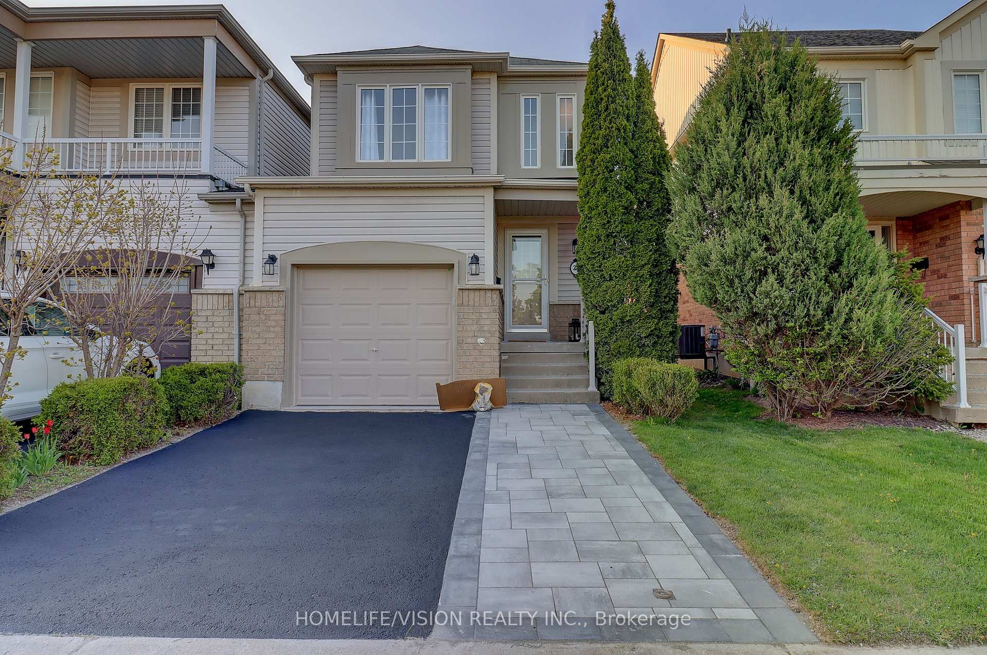 Photo 1 of 28 Longueuil Place, Whitby, Pringle Creek — HOMEH