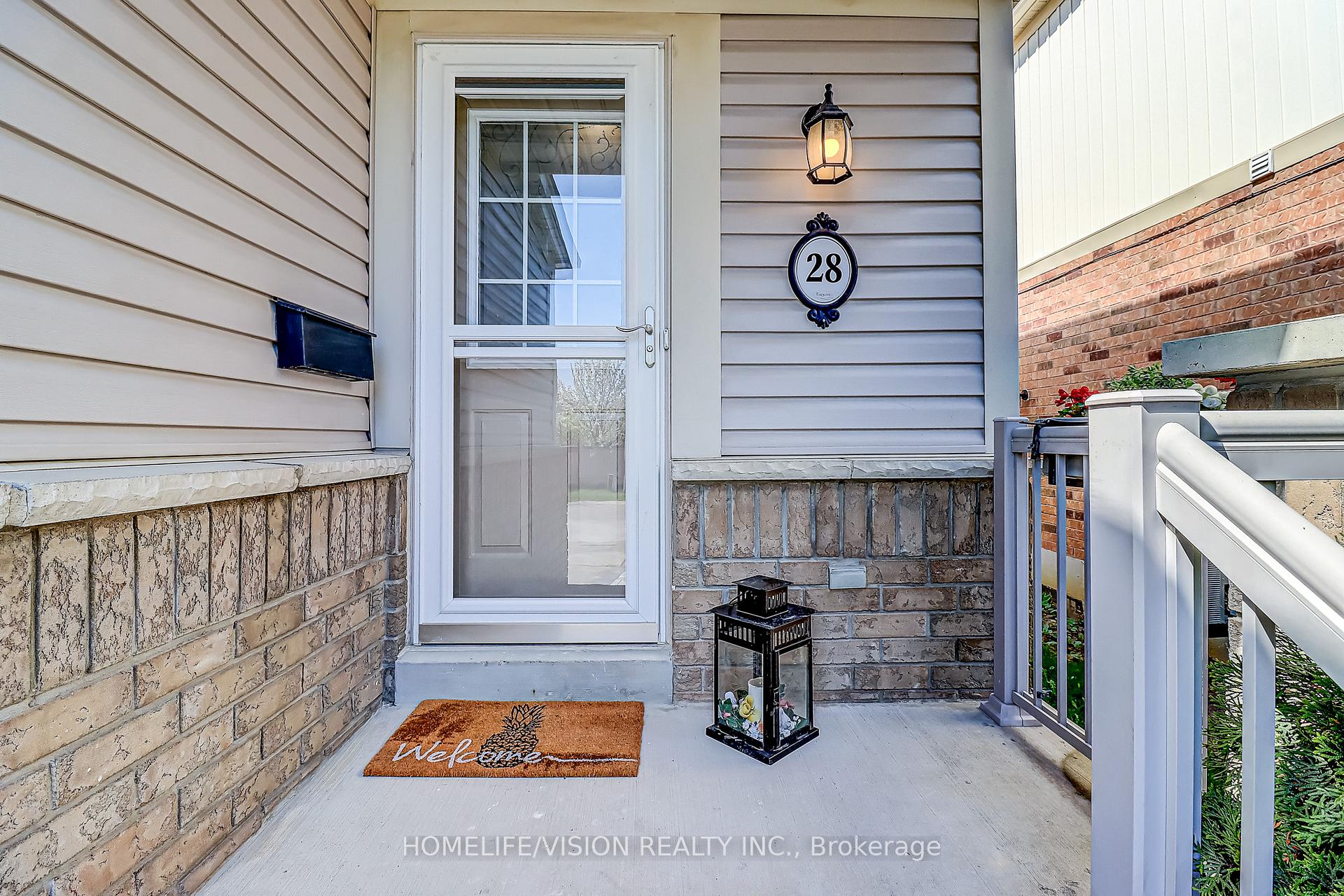Photo 2 of 28 Longueuil Place, Whitby, Pringle Creek — HOMEH