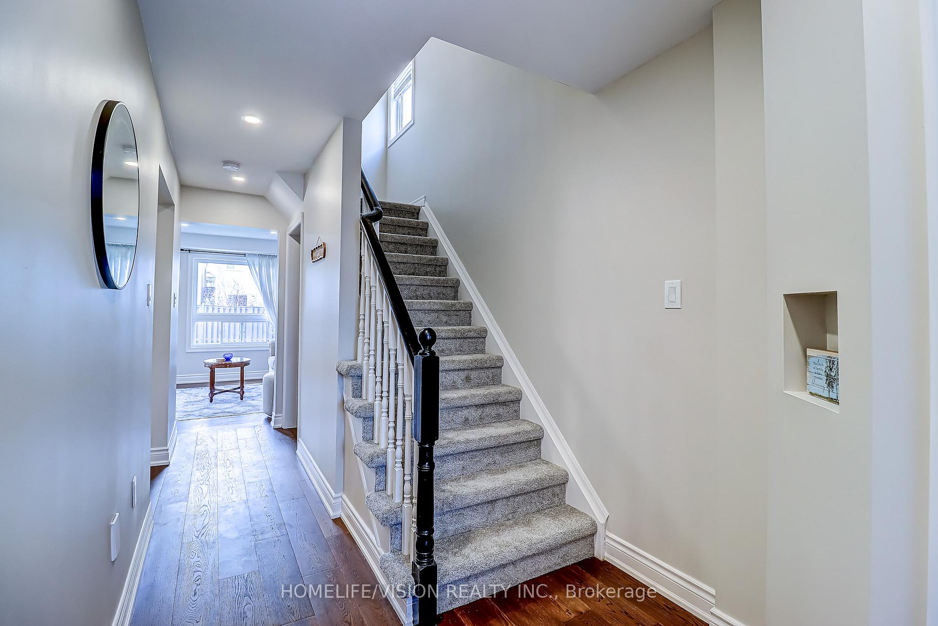 Photo 3 of 28 Longueuil Place, Whitby, Pringle Creek — HOMEH