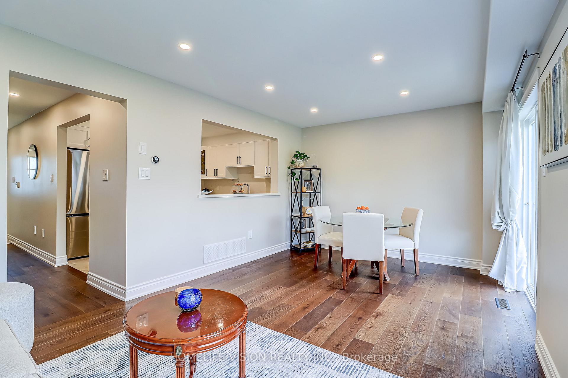 Photo 6 of 28 Longueuil Place, Whitby, Pringle Creek — HOMEH