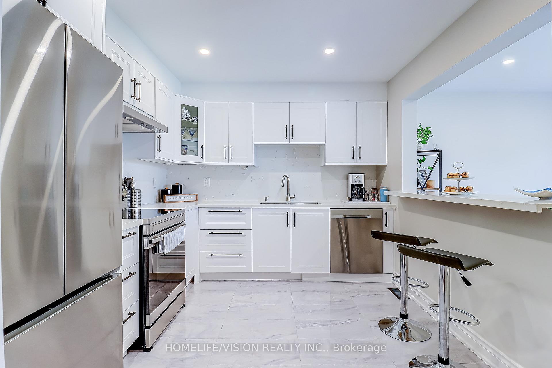 Photo 7 of 28 Longueuil Place, Whitby, Pringle Creek — HOMEH