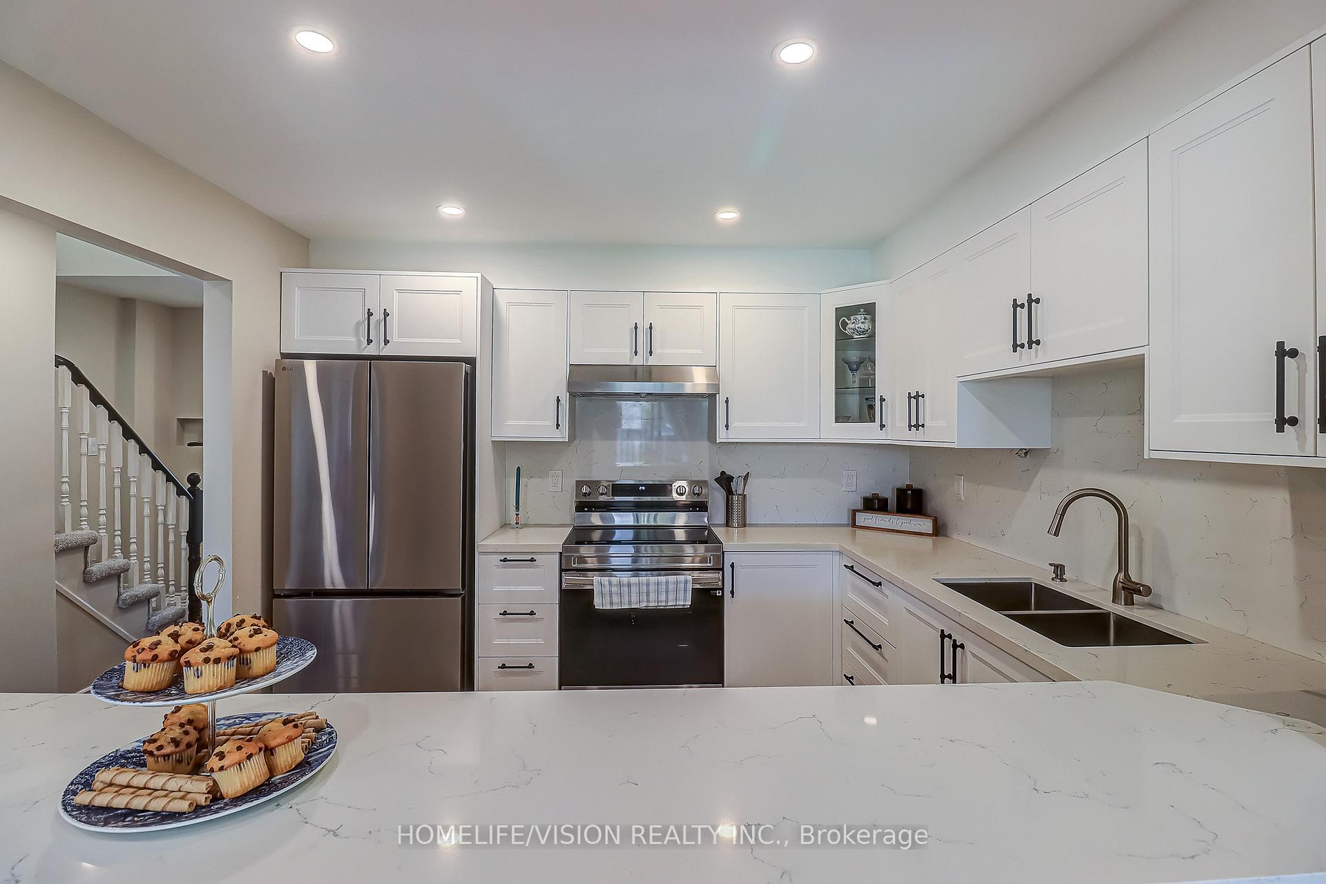 Photo 9 of 28 Longueuil Place, Whitby, Pringle Creek — HOMEH