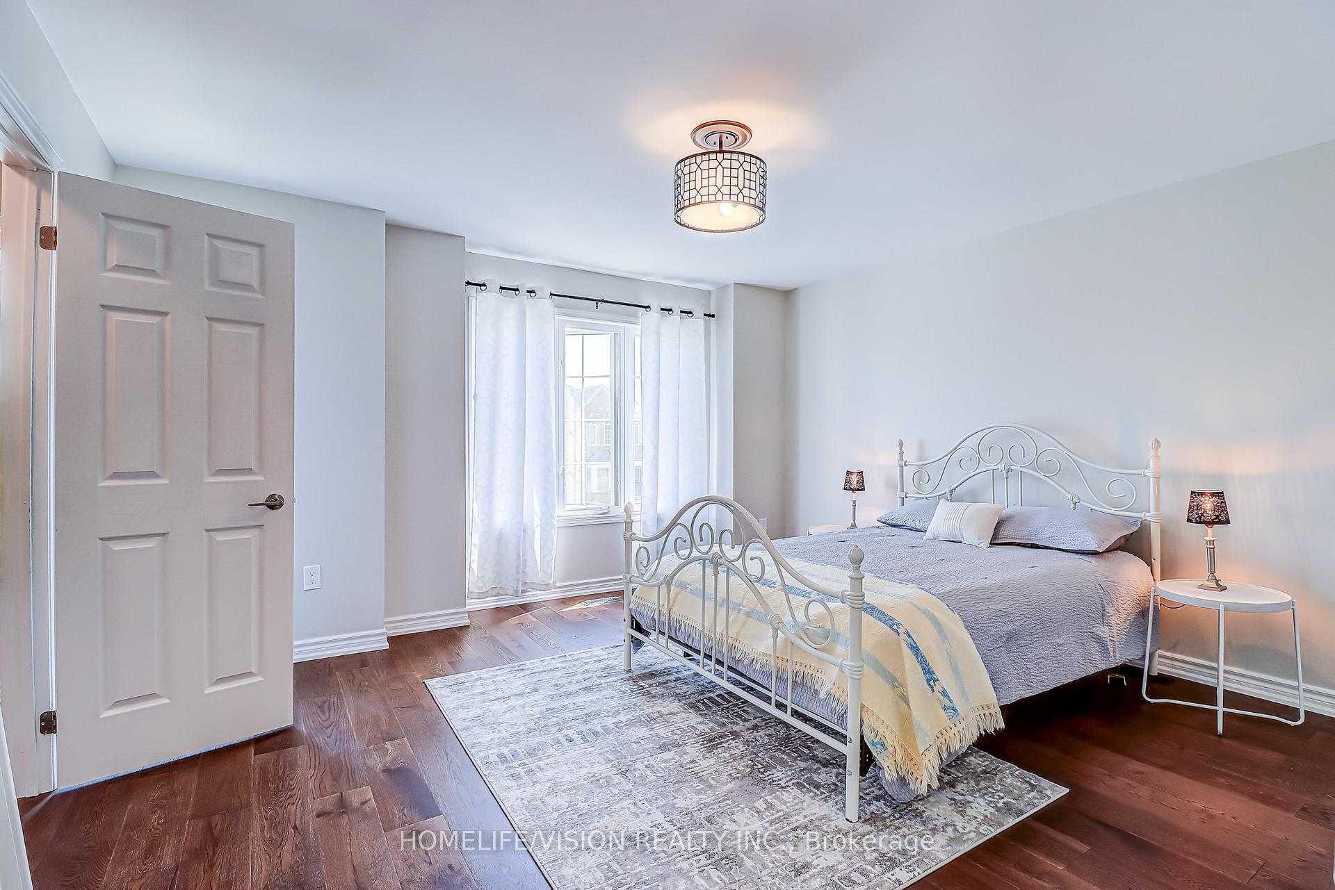 Photo 11 of 28 Longueuil Place, Whitby, Pringle Creek — HOMEH