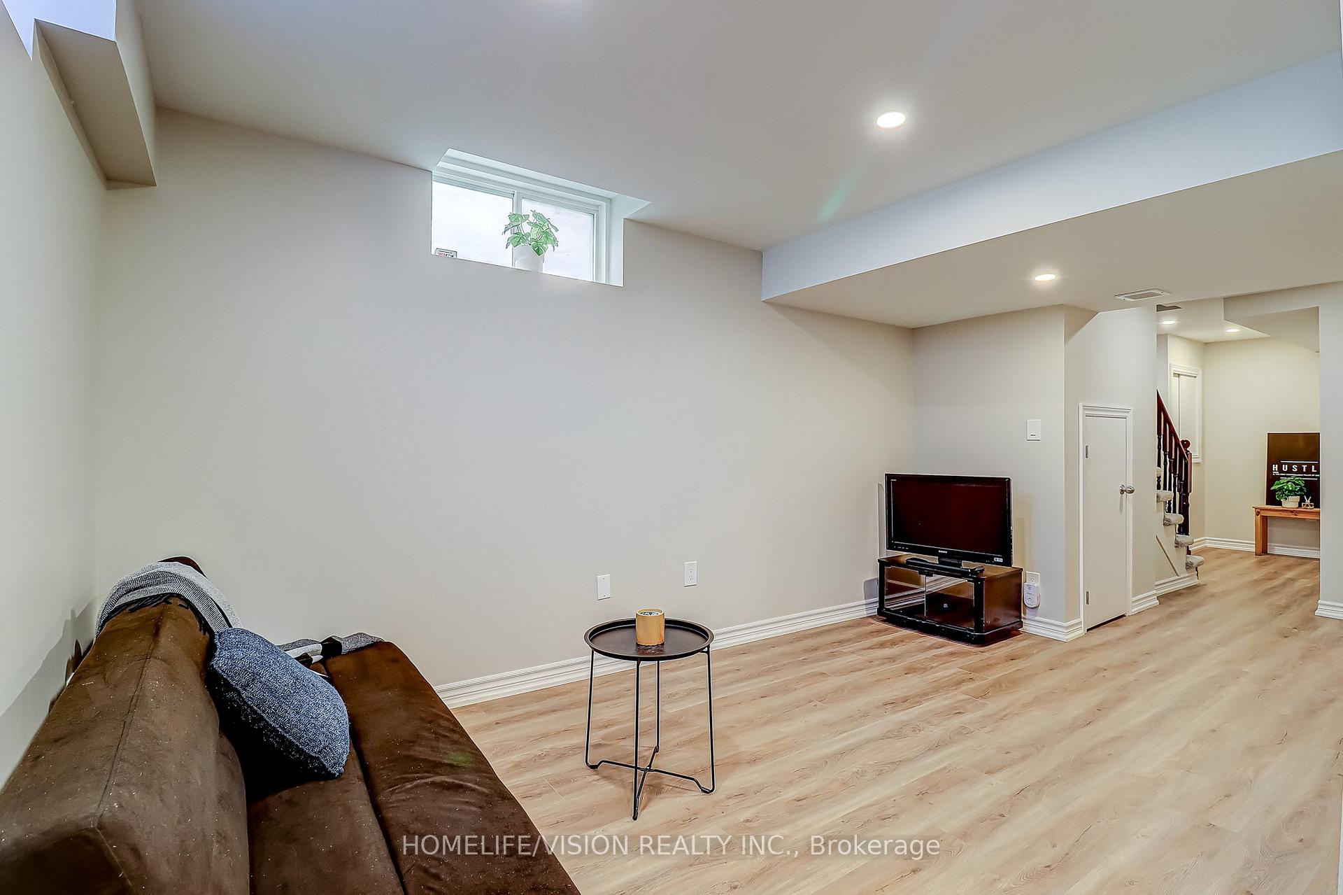 Photo 18 of 28 Longueuil Place, Whitby, Pringle Creek — HOMEH