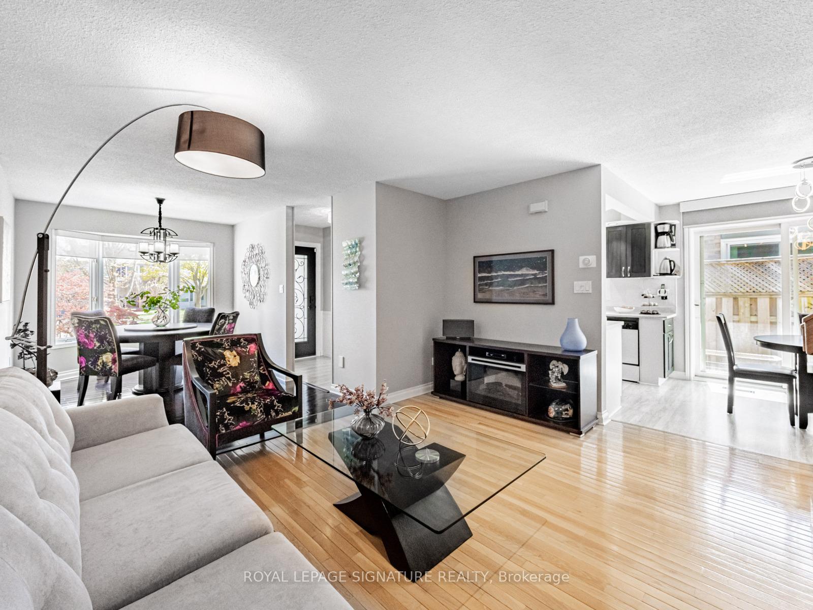 Photo 10 of 87 Hialeah Crescent, Whitby, Blue Grass Meadows — HOMEH